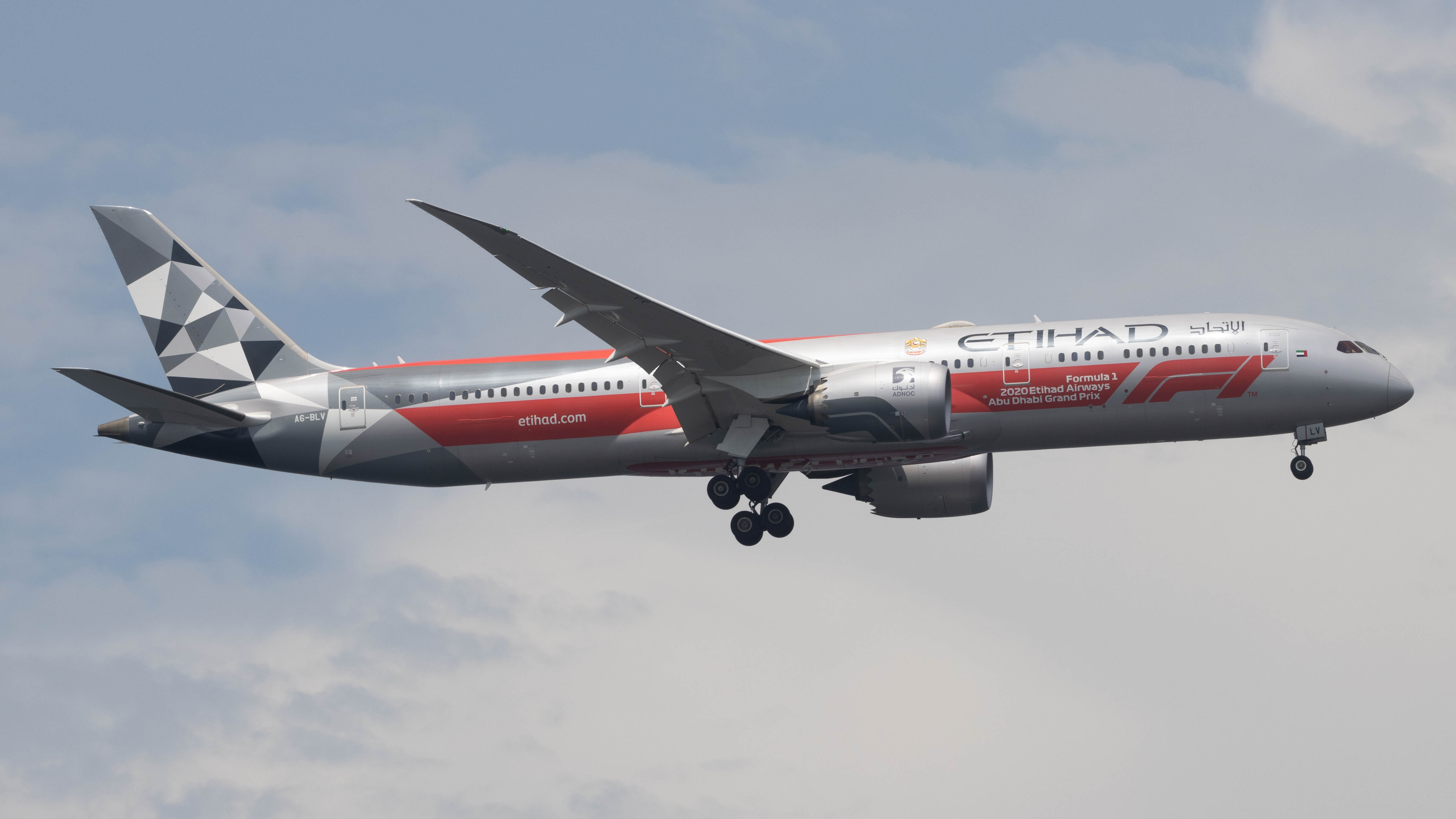 Full size: Etihad Airways Boeing 787-9 A6-BLV at Singapore-Changi Airport