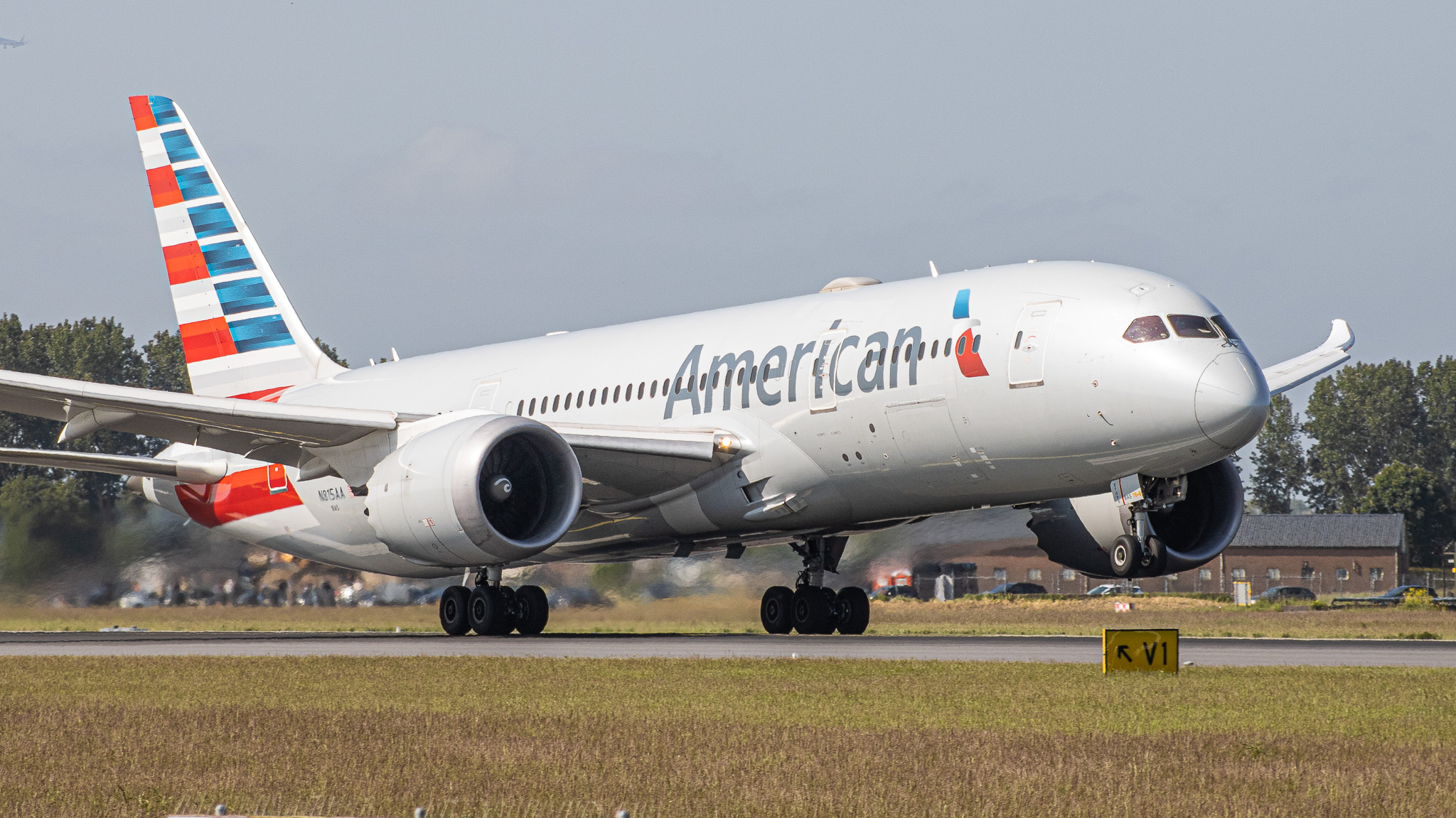 Full size: American Airlines Boeing 787-8 N815AA at Amsterdam Schiphol Airport
