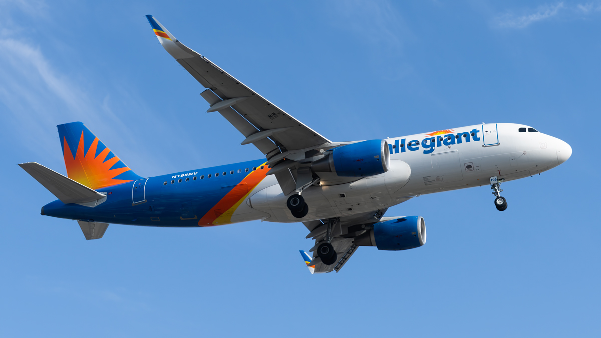 Full size: Allegiant Air Airbus A320 N195NV at Los Angeles International Airport