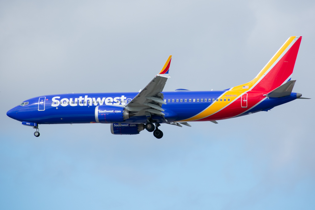 Full size: Southwest Airlines Boeing 737 MAX 8 N8859Q at Pittsburgh International Airport