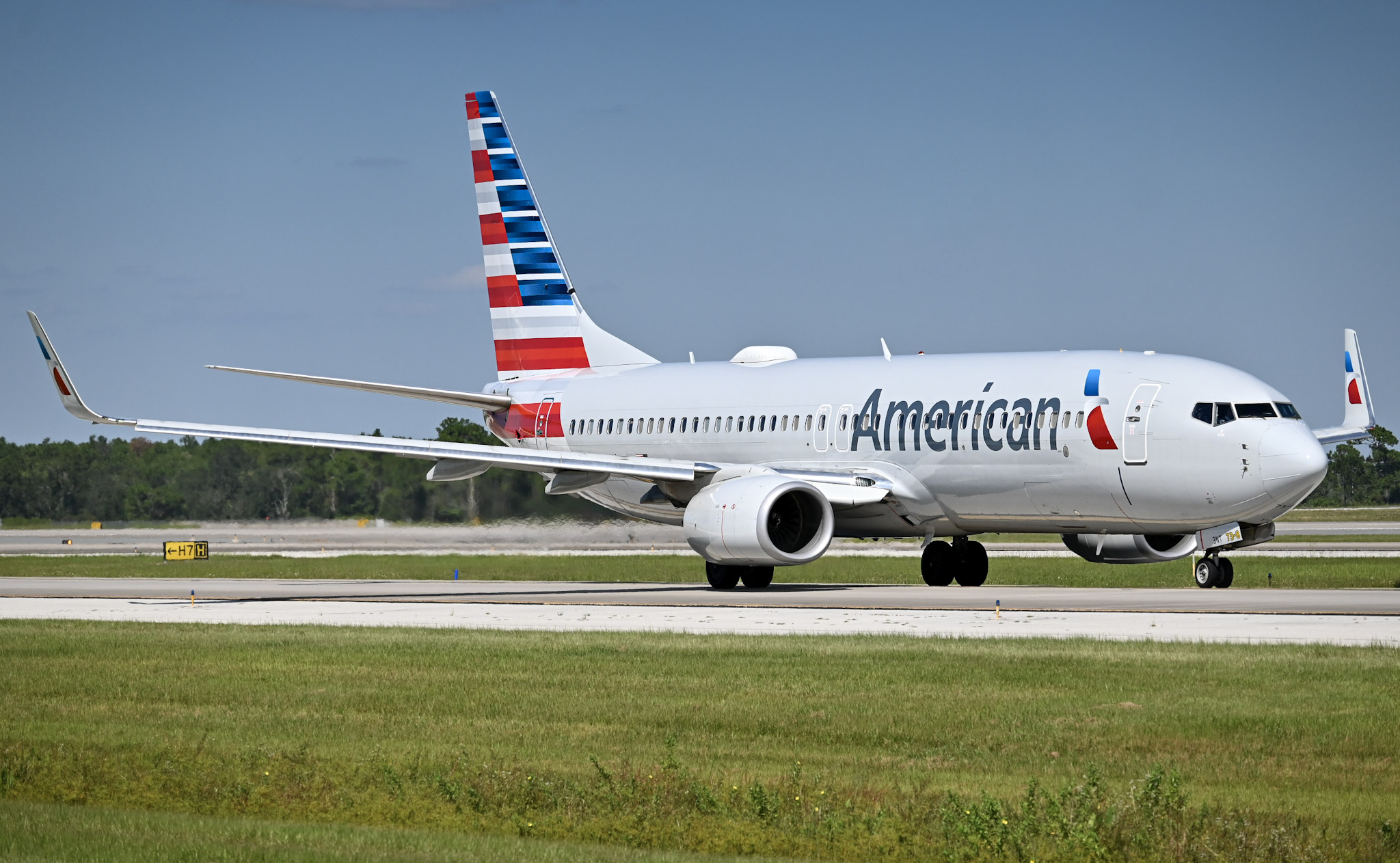 Full size: American Airlines Boeing 737-800 N997NN at Orlando International Airport