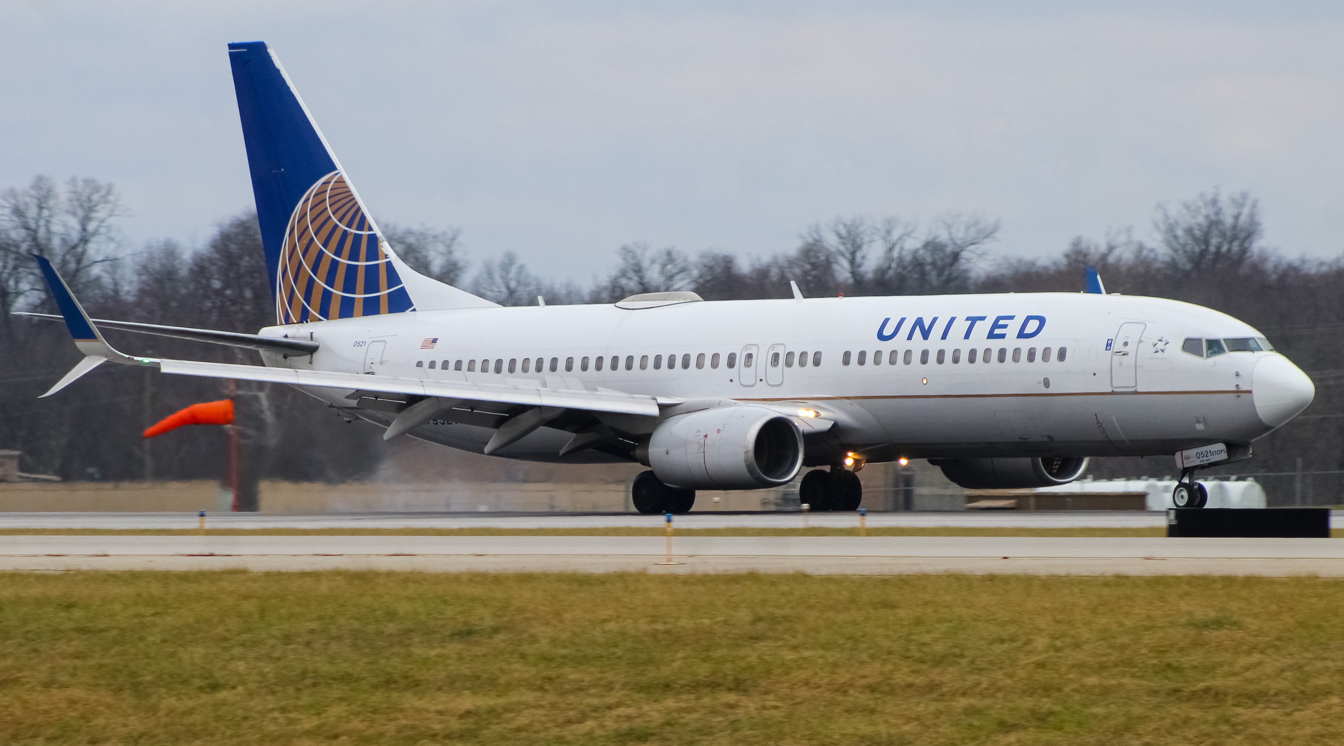 Full size: United Airlines Boeing 737-800 N79521 at Cincinnati/Northern Kentucky International Airport