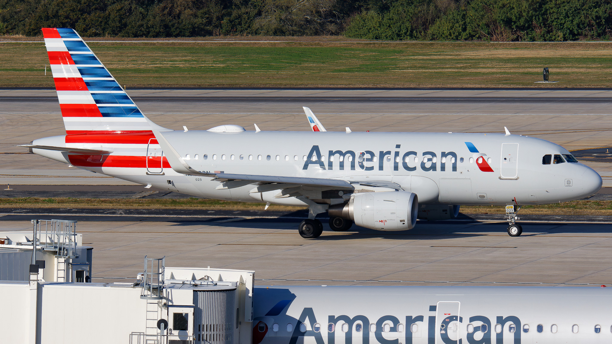 Full size: American Airlines Airbus A319 N9023N at Tampa International Airport
