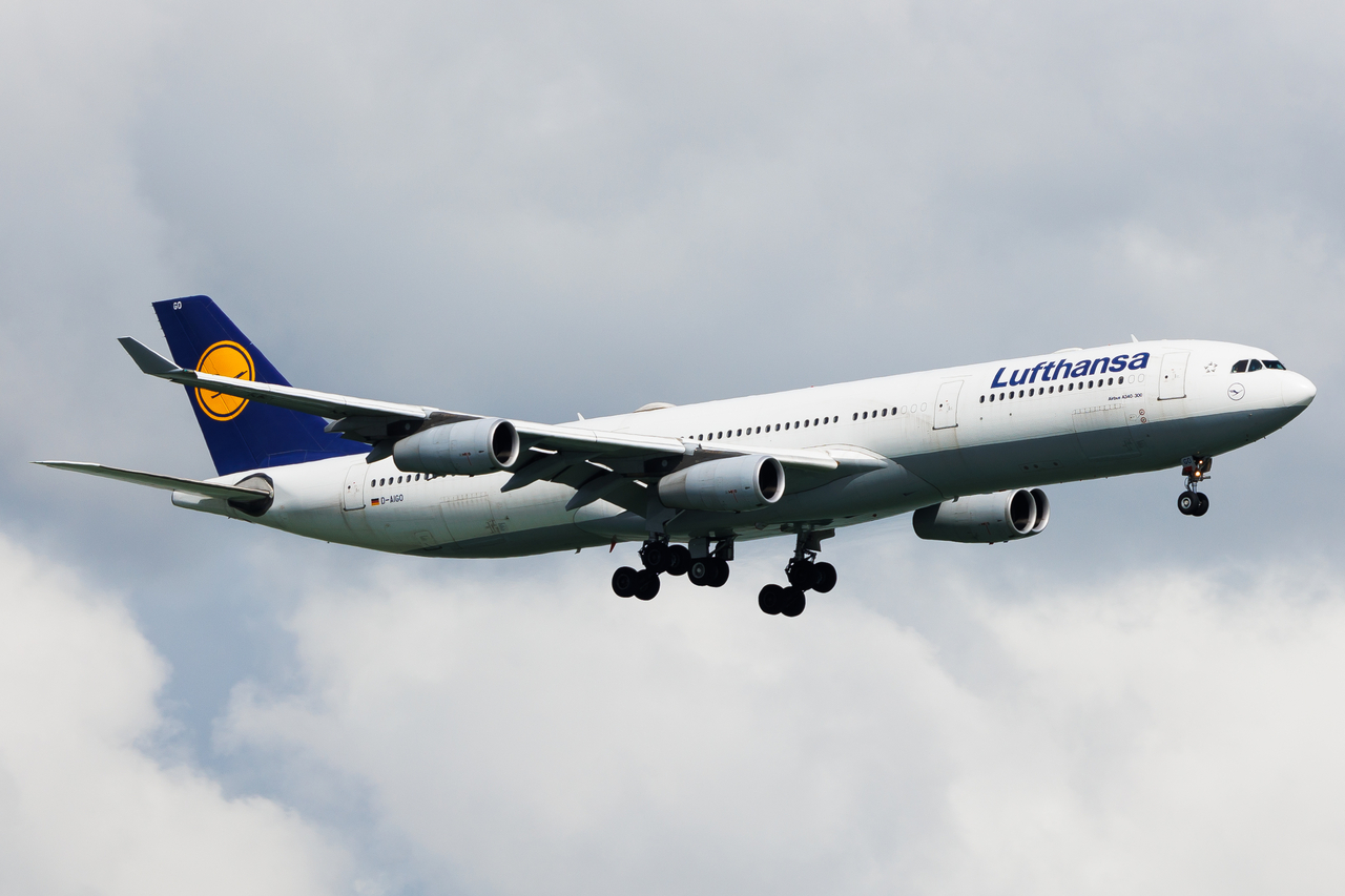 Full size: Lufthansa Airbus A340-300 D-AIGO at Hong Kong International Airport