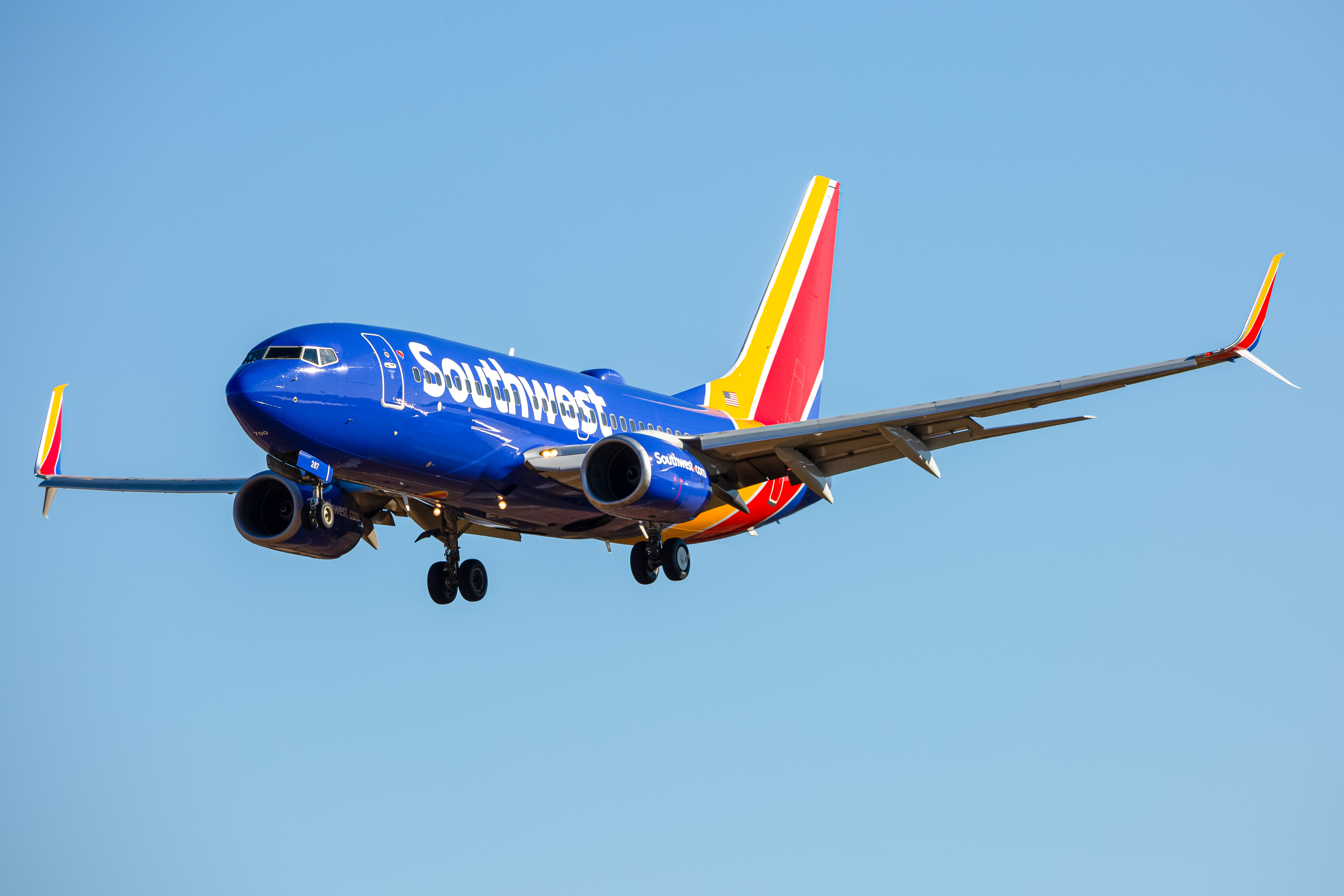 Full size: Southwest Airlines Boeing 737-700 N287WN at Baltimore/Washington International Thurgood Marshall Airport