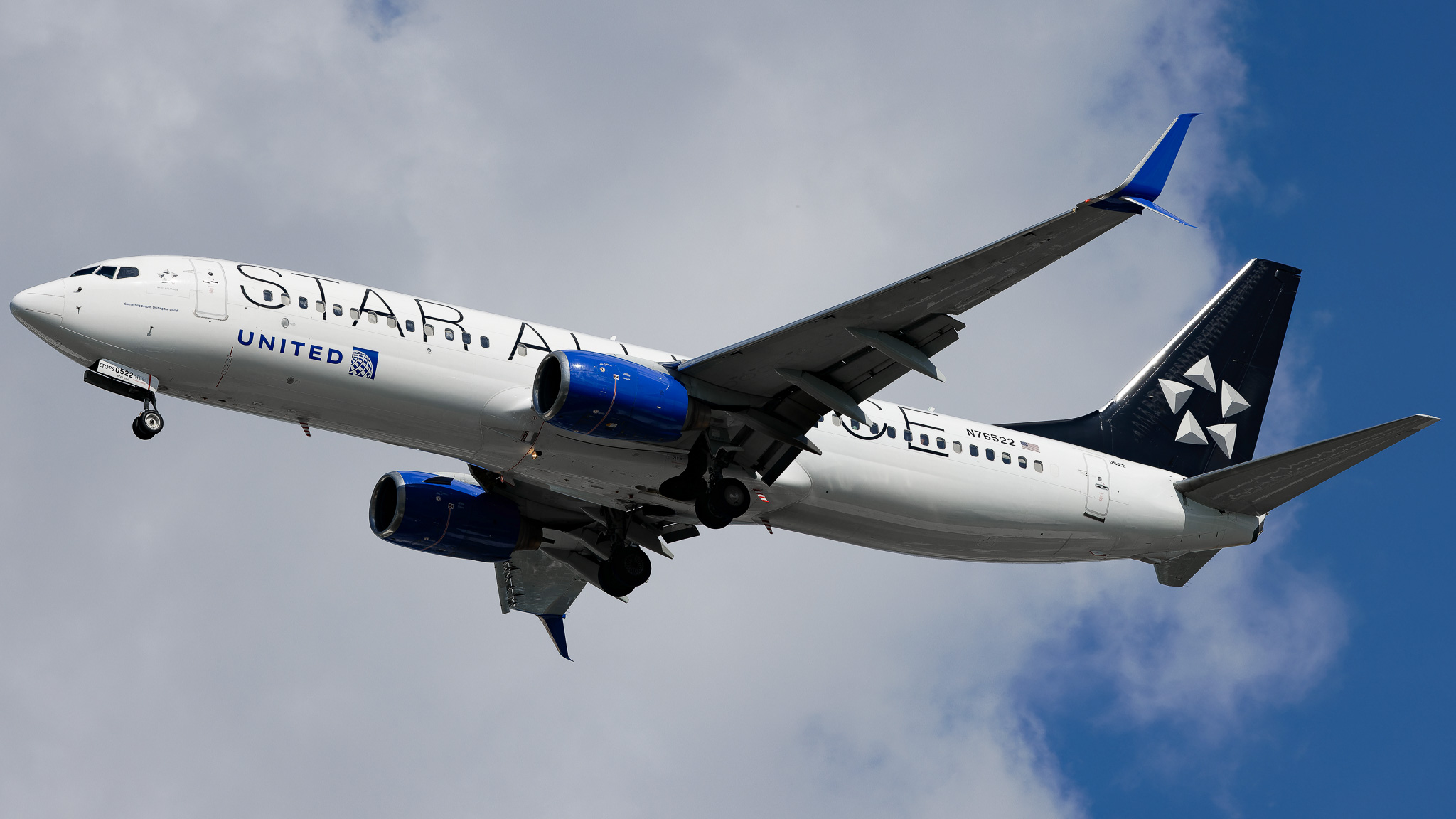 Full size: United Airlines Boeing 737-800 N76522 at Tampa International Airport
