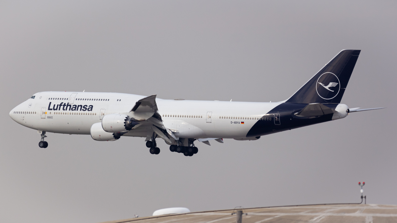 Full size: Lufthansa Boeing 747-8 D-ABYA at Chicago O'Hare International Airport