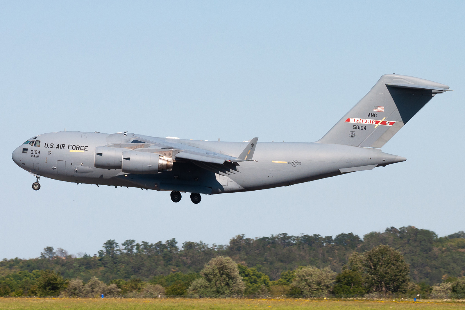 Full size: USAF - United States Air Force Boeing C-17 Globemaster III 95-0104 at Vienna International Airport