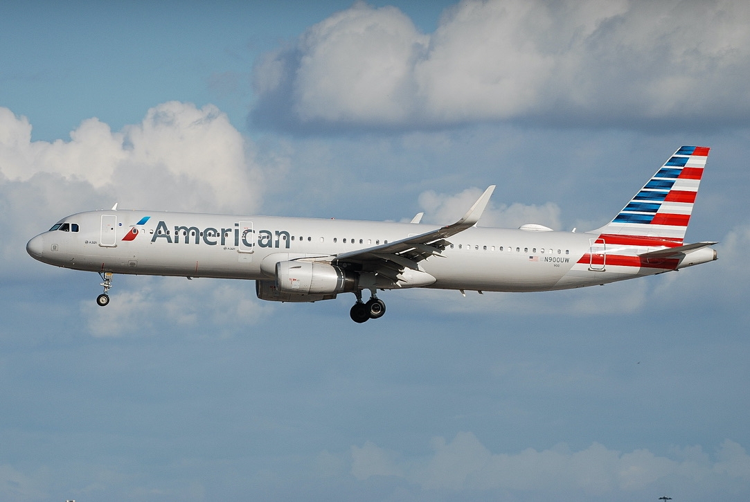 Full size: American Airlines Airbus A321-200 N900UW at Dallas-Fort Worth International Airport