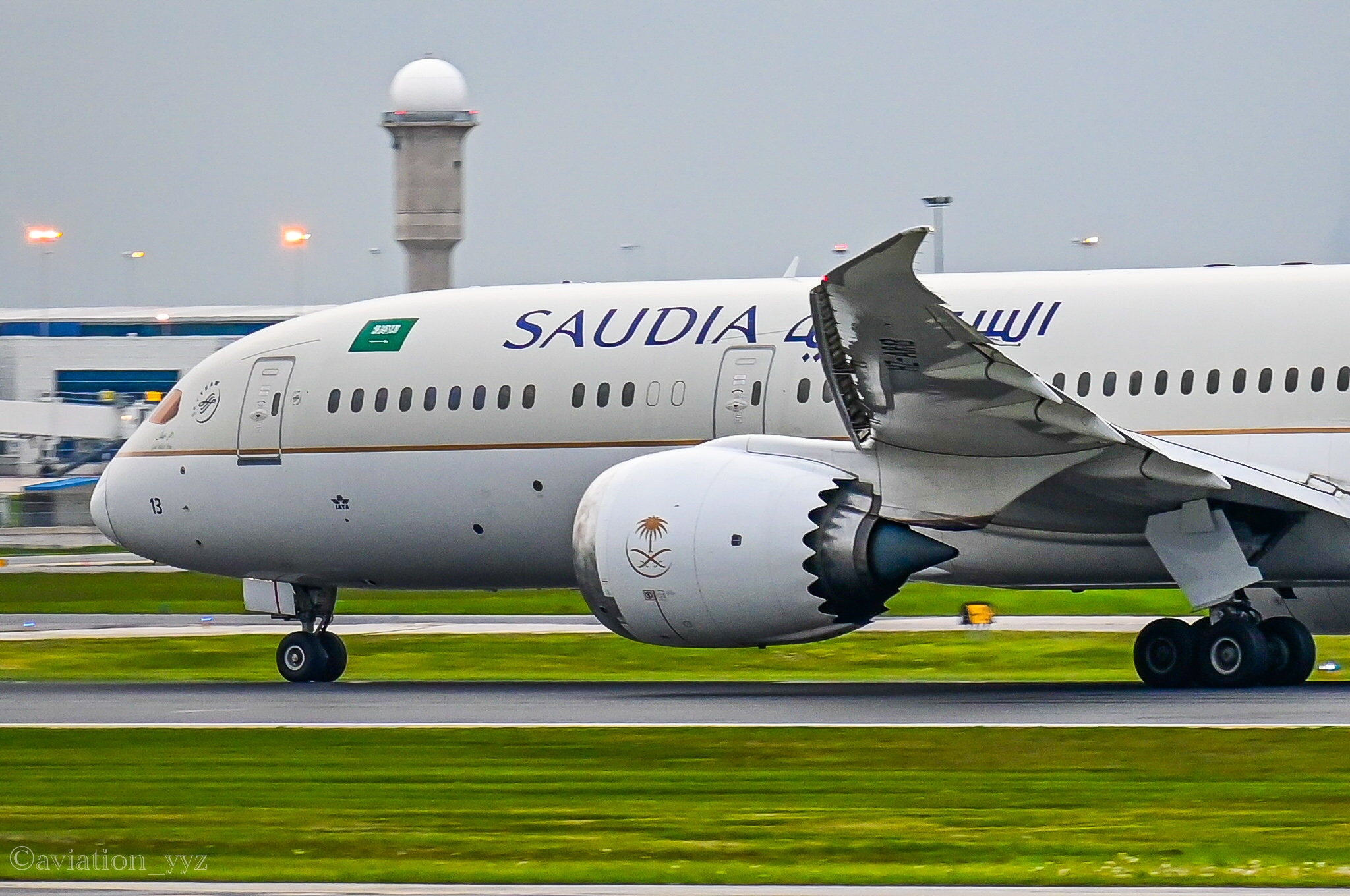 Full size: Saudia Boeing 787-9 HZ-AR13 at Lester B Pearson International Airport