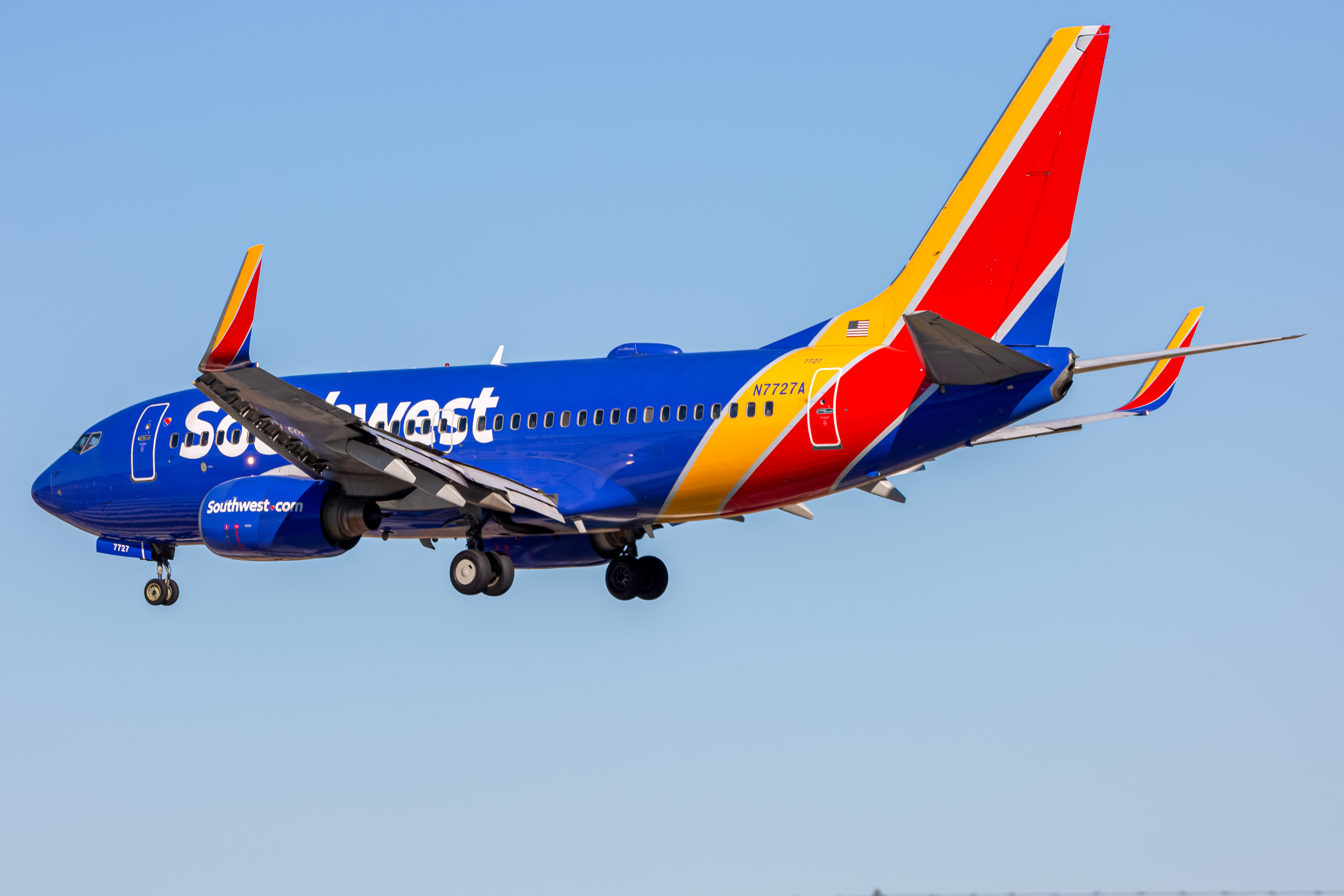 Full size: Southwest Airlines Boeing 737-700 N7727A at Baltimore/Washington International Thurgood Marshall Airport