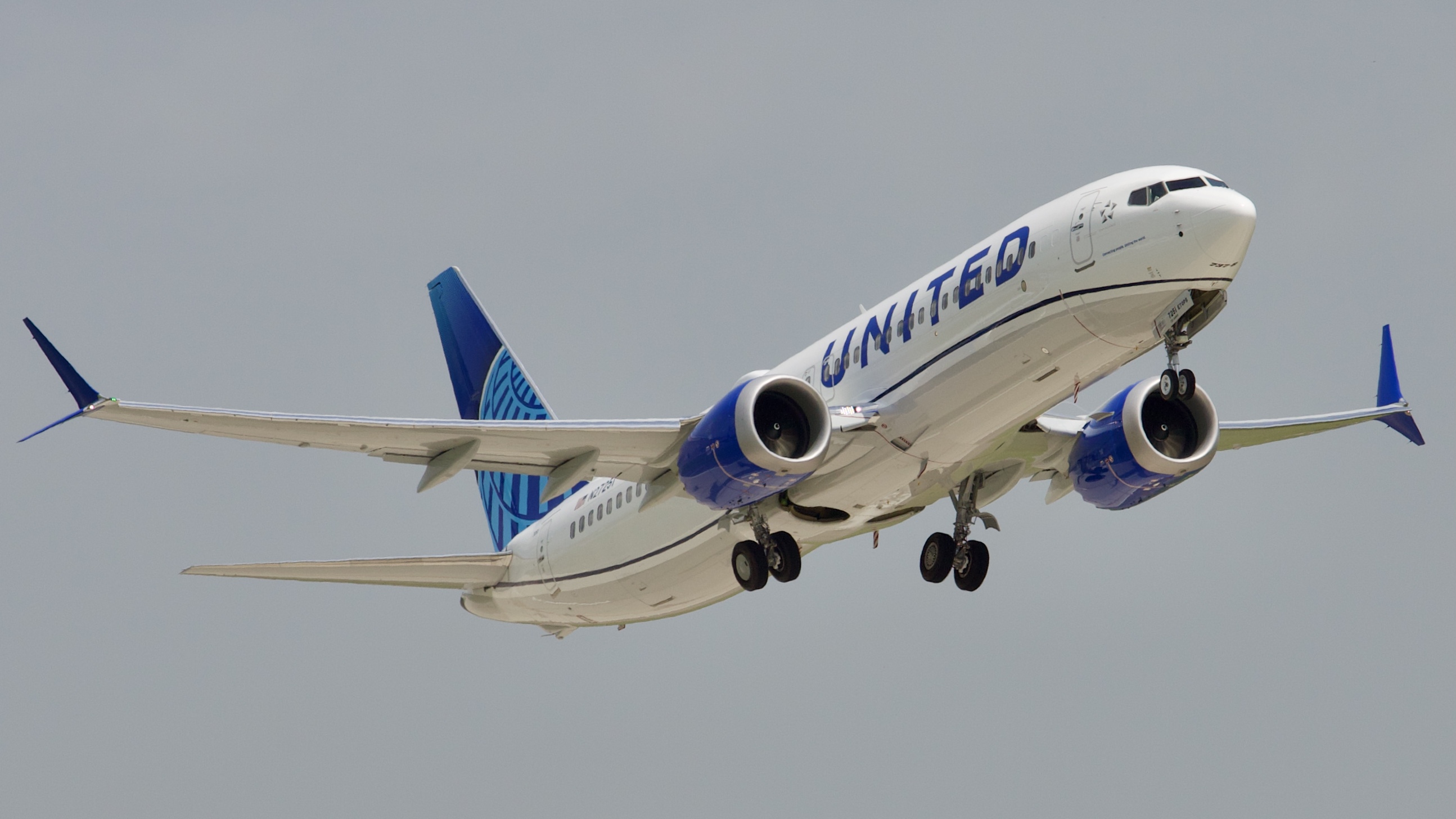 Full size: United Airlines Boeing 737 MAX 8 N27251 at Houston-George Bush Intercontinental Airport