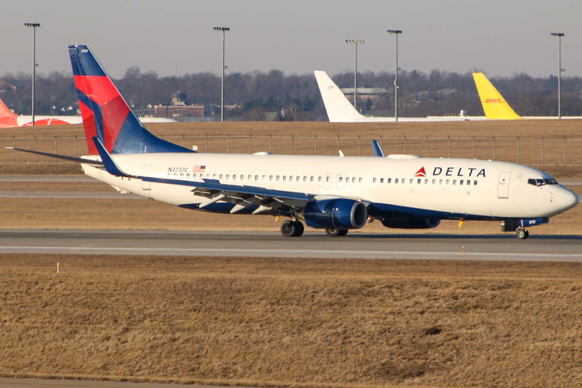 Full size: Delta Airlines Boeing 737-800 N3737C at Cincinnati/Northern Kentucky International Airport