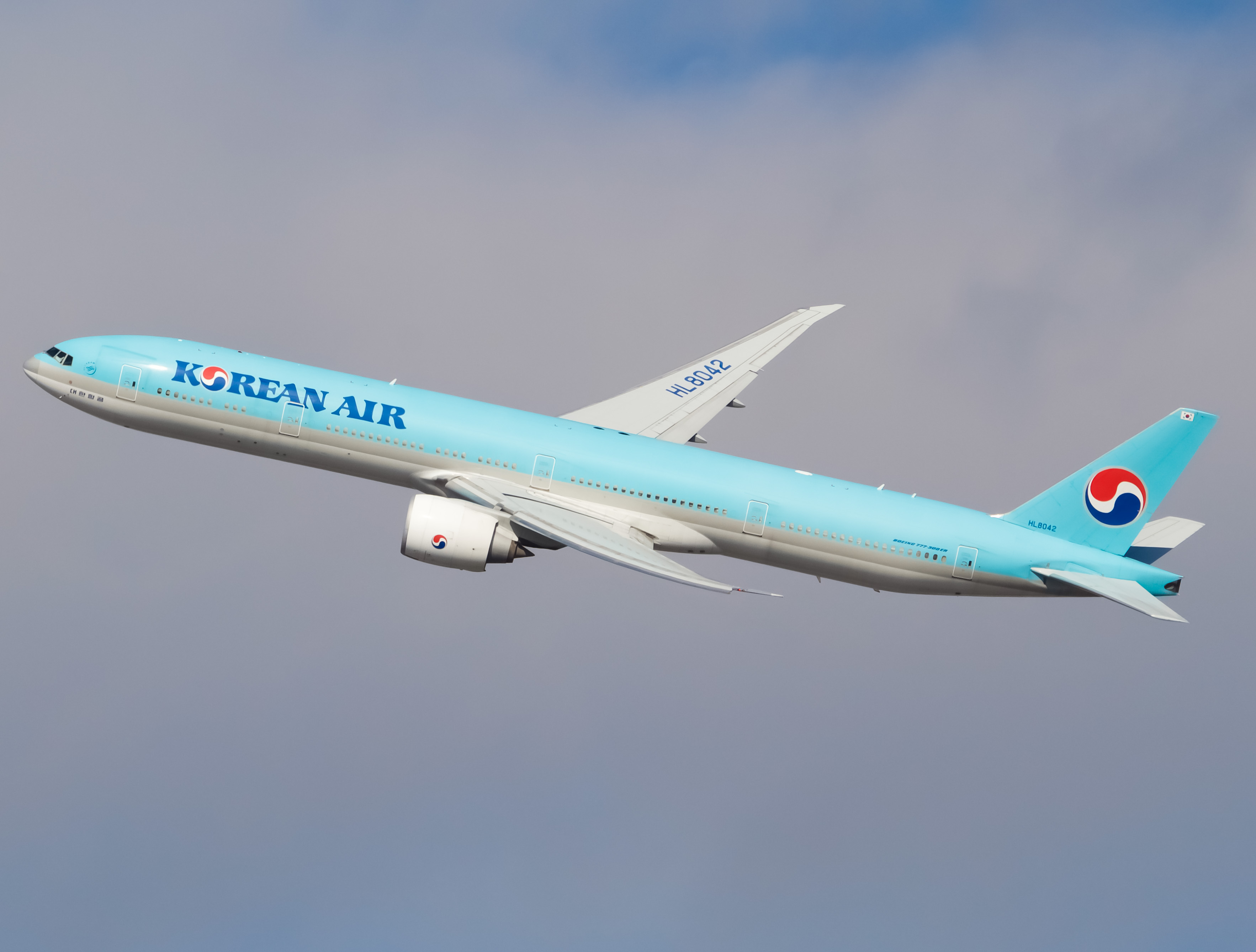 Full size: Korean Air Boeing 777-300ER HL8042 at John F. Kennedy International Airport