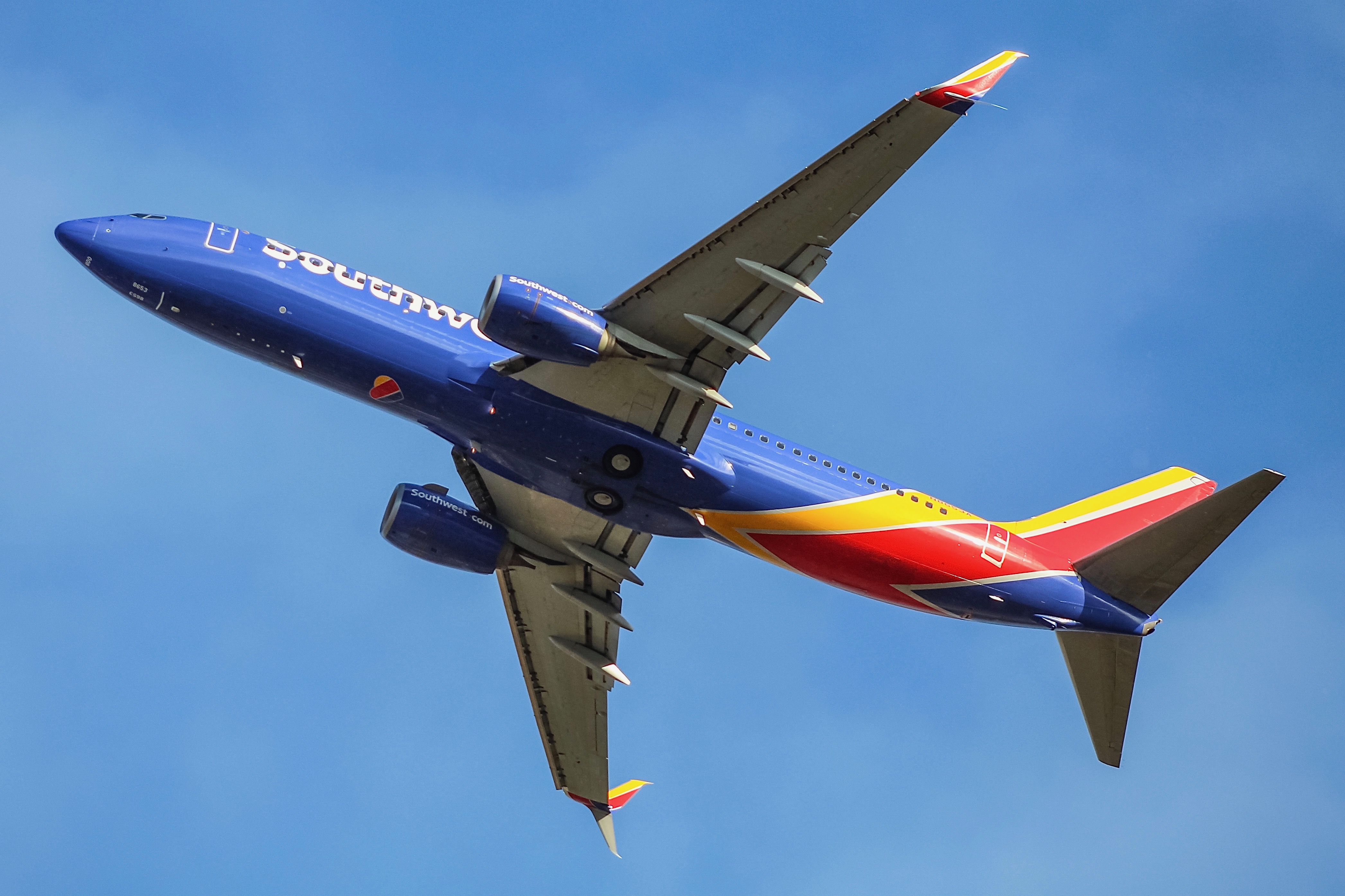 Full size: Southwest Airlines Boeing 737-800 N8653A at General Mitchell International Airport