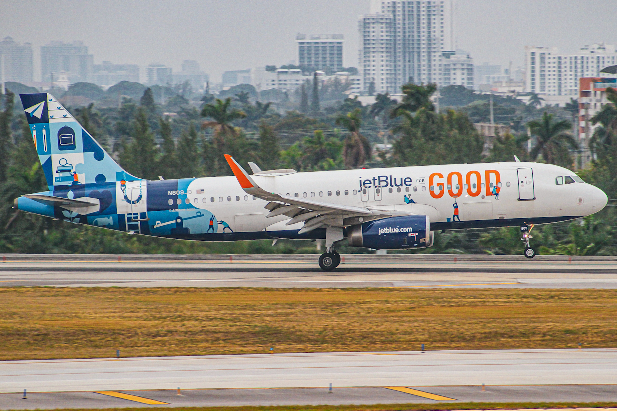 Full size: JetBlue Airways Airbus A320 N809JB at Fort Lauderdale/Hollywood International Airport