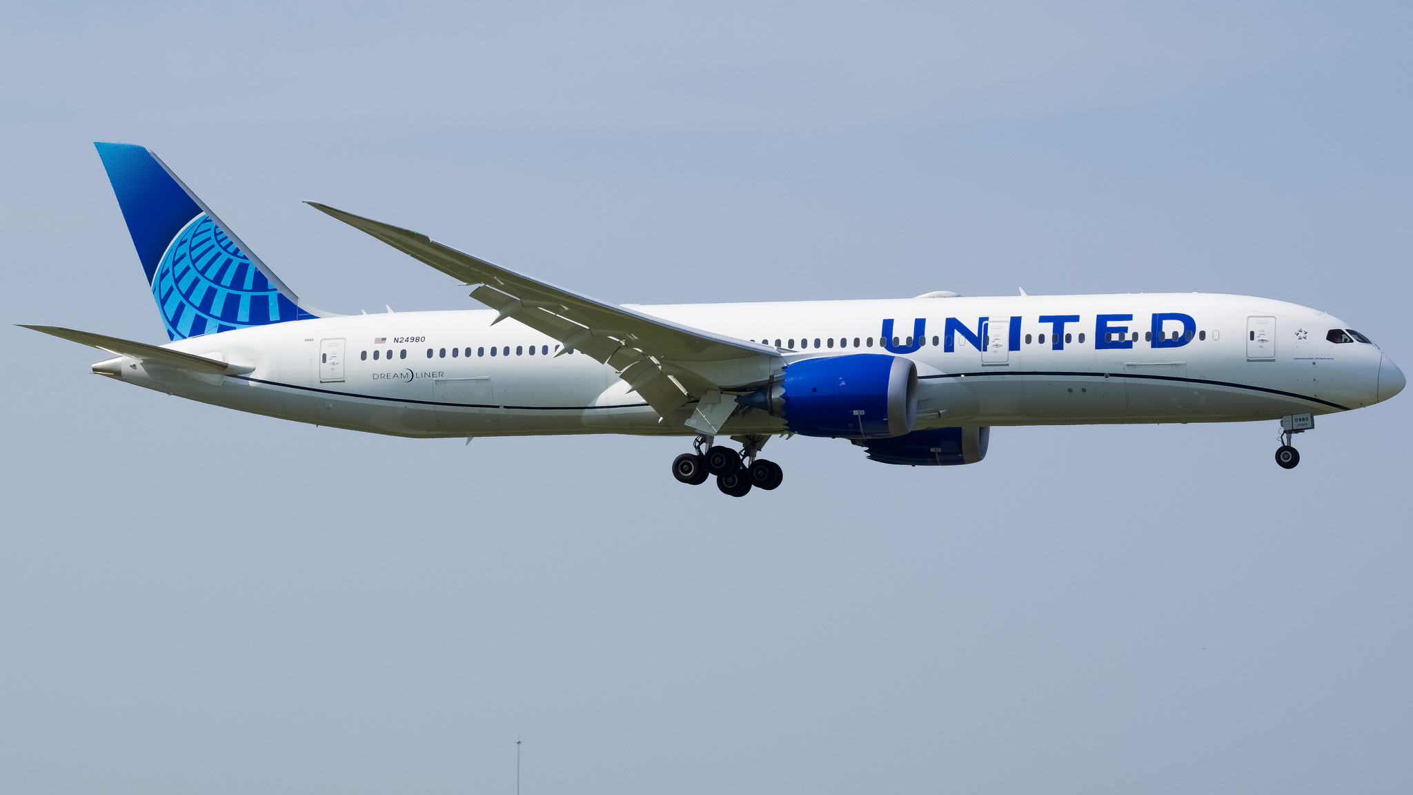 Full size: United Airlines Boeing 787-9 N24980 at Chicago O'Hare International Airport