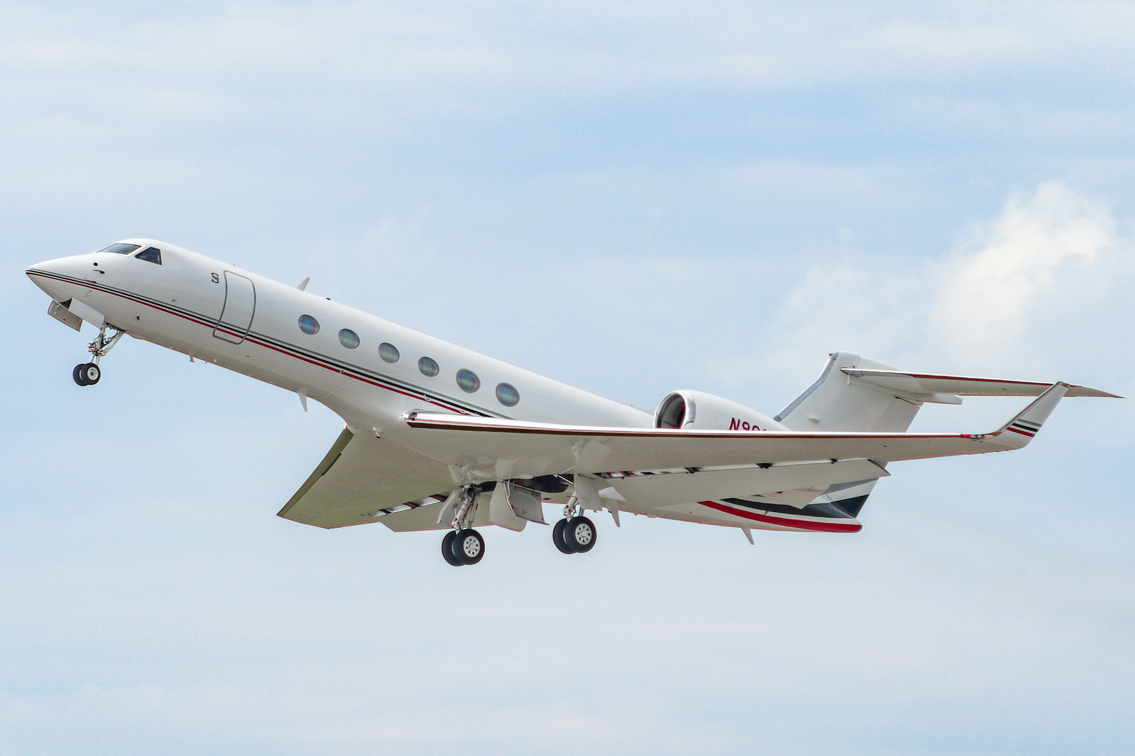 Full size: PRIVATE Gulfstream V N901SG at Ohio State University Airport