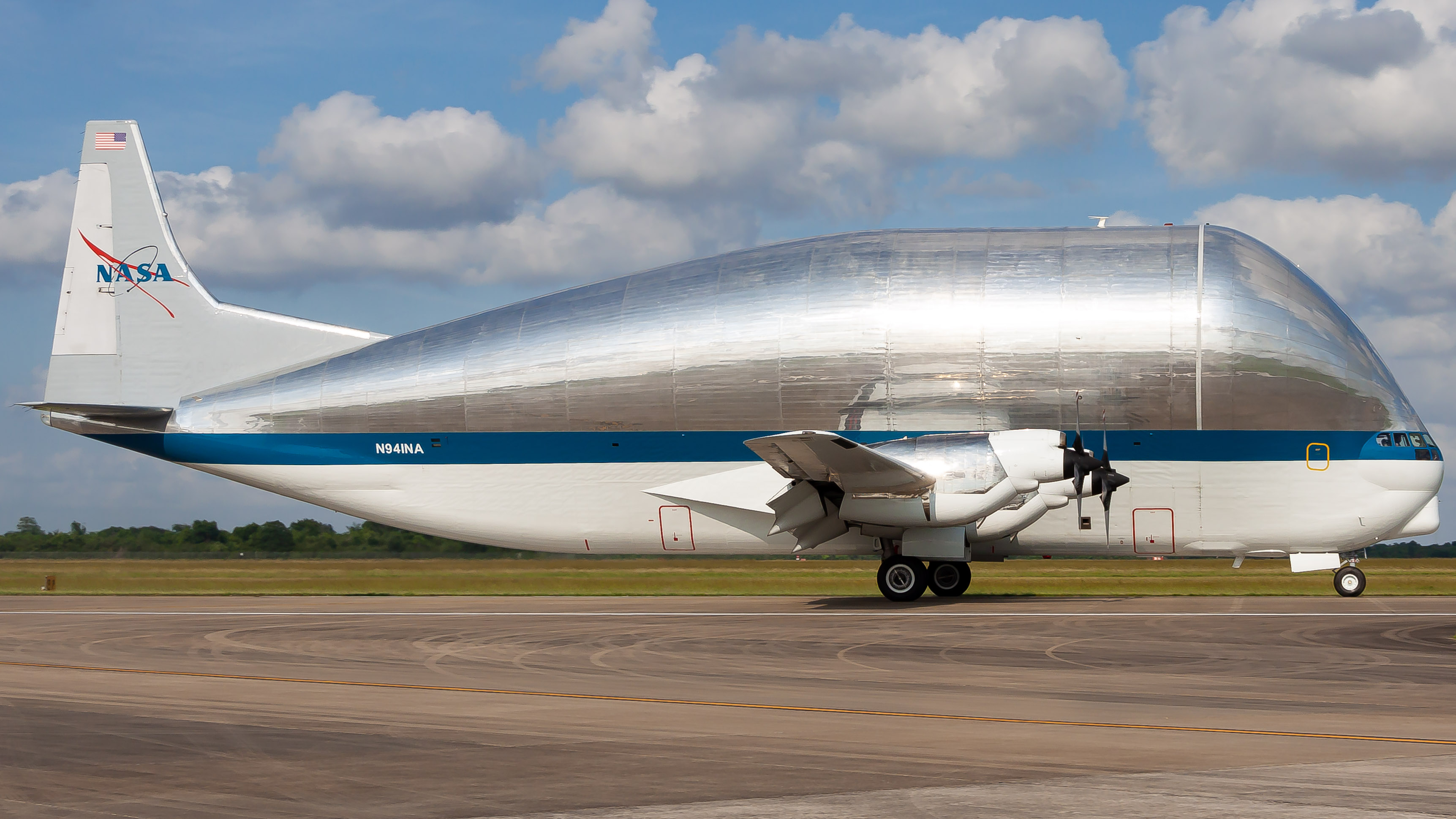 Full size: NASA Boeing B-377 SGT Super Guppy Turbine N941NA at Ellington Airport