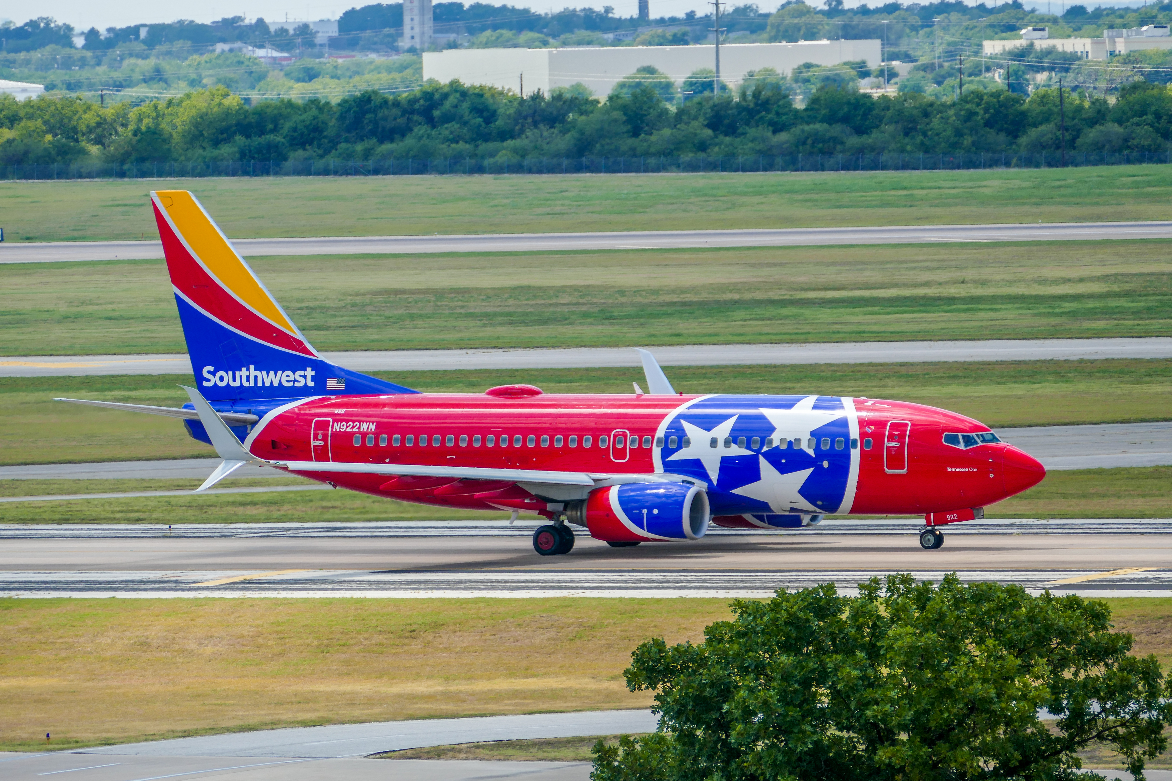 Full size: Southwest Airlines Boeing 737-700 N922WN at Austin-Bergstrom International Airport