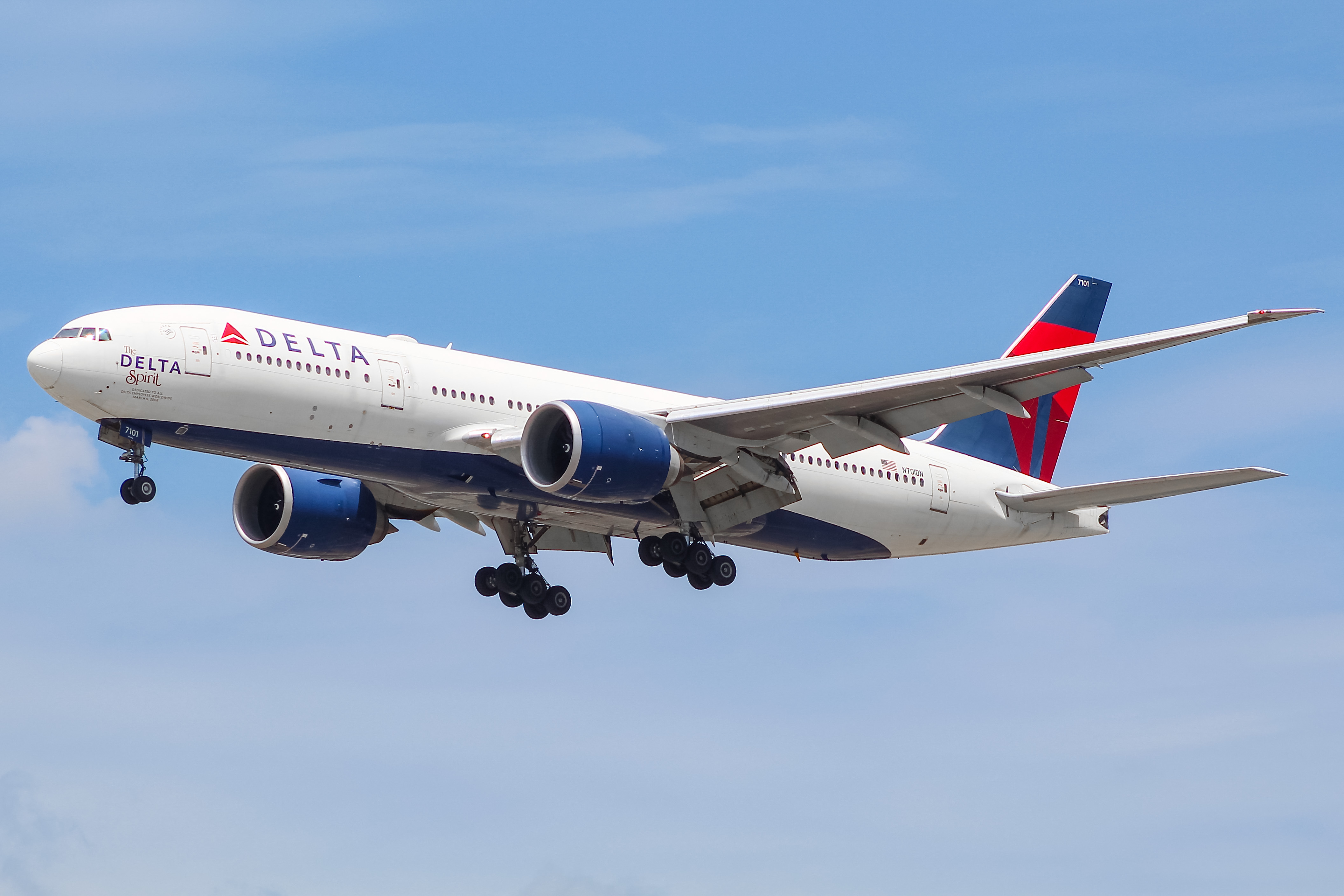 Full size: Delta Airlines Boeing 777-200LR N701DN at Chicago O'Hare International Airport