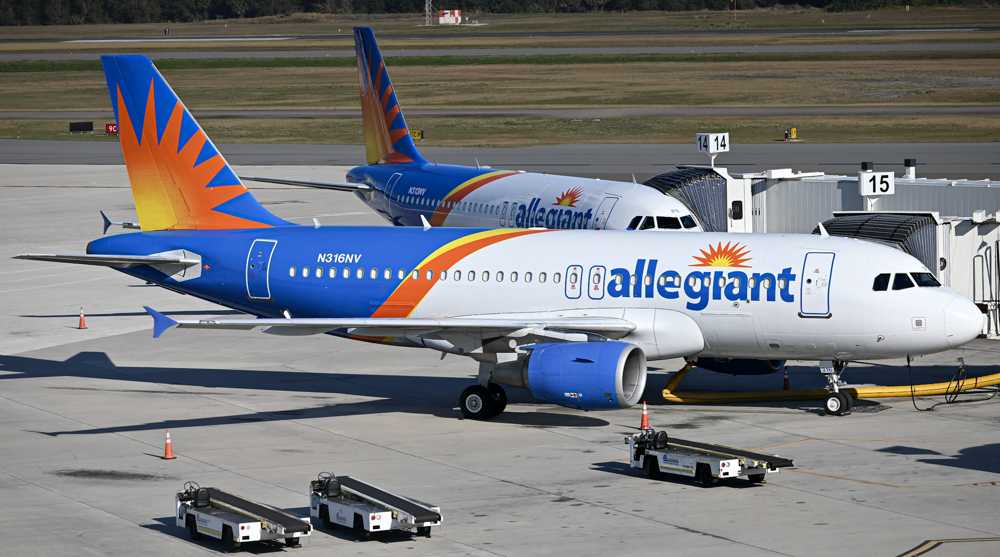 Full size: Allegiant Air Airbus A319 N316NV at Orlando Sanford International Airport