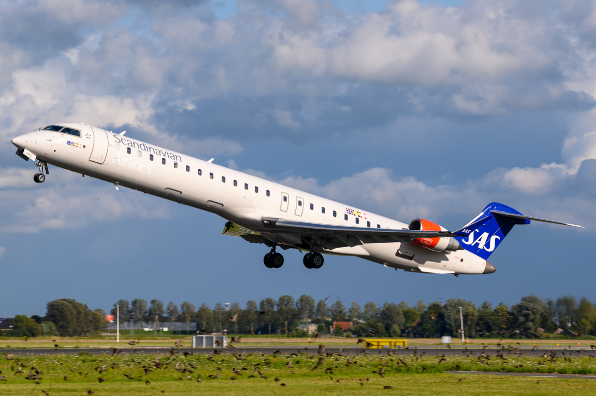 Full size: Scandinavian Airlines Mitsubishi CRJ-900 EI-FPX at Amsterdam Schiphol Airport