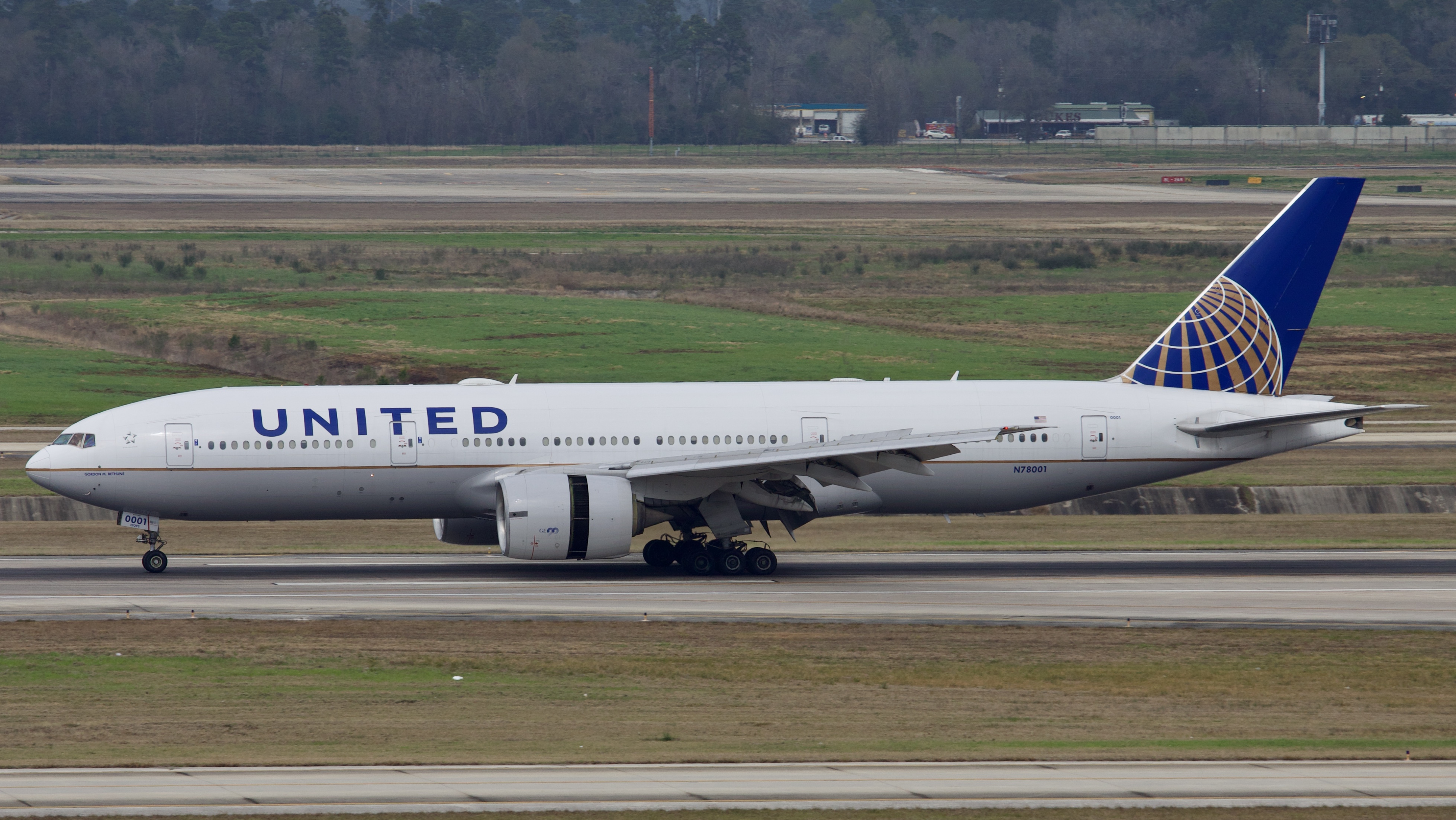 Full size: United Airlines Boeing 777-200ER N78001 at Houston-George Bush Intercontinental Airport