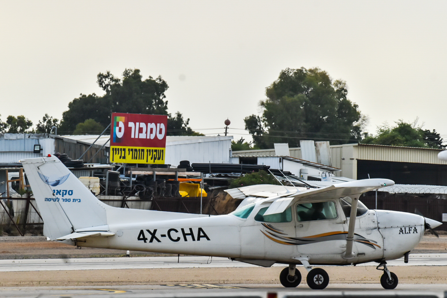 Full size: AIM aviation Cessna 172 4X-CHA at Herzliya Airport