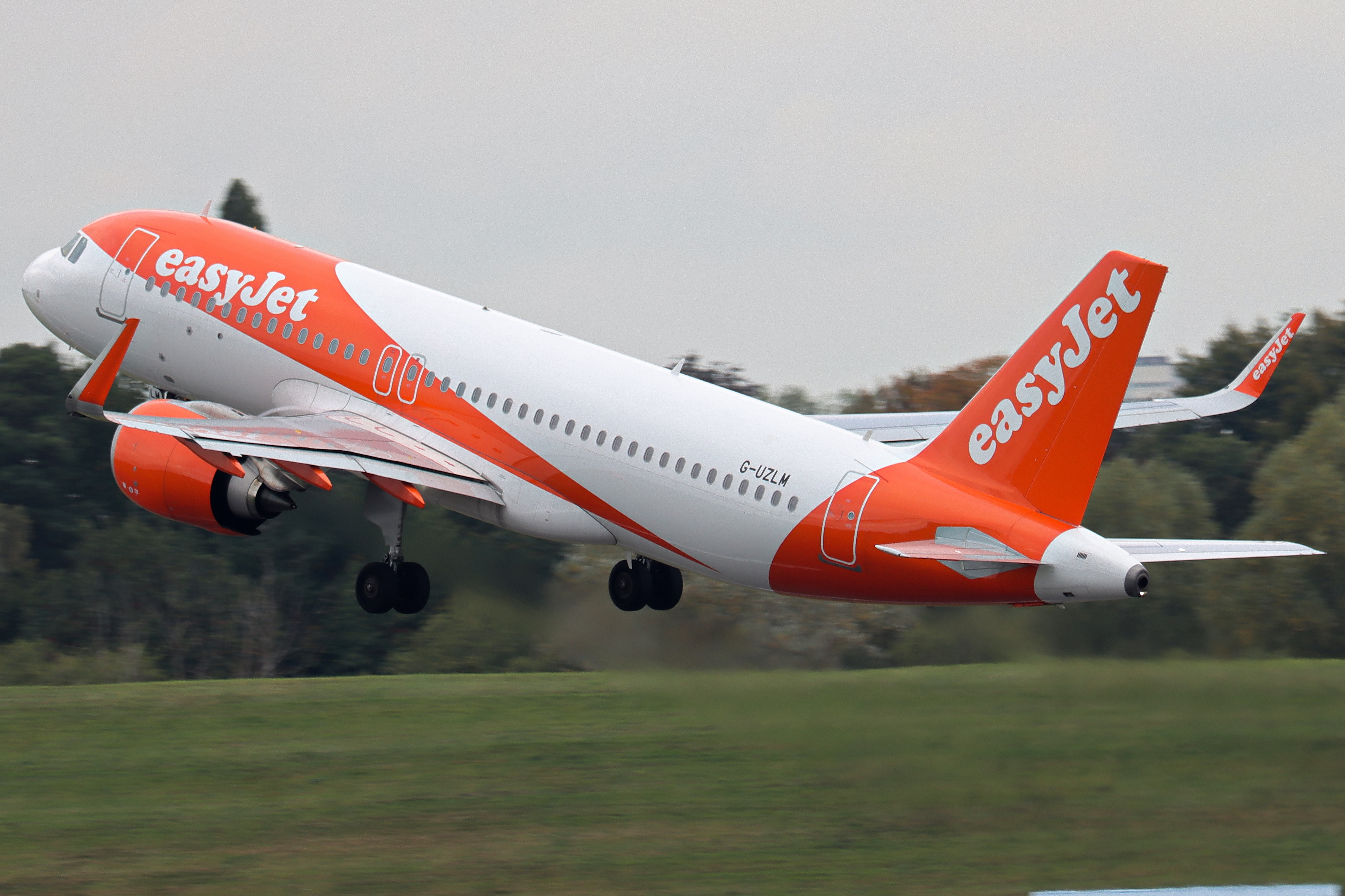 Full size: EasyJet Airbus A320NEO G-UZLM at Birmingham Airport