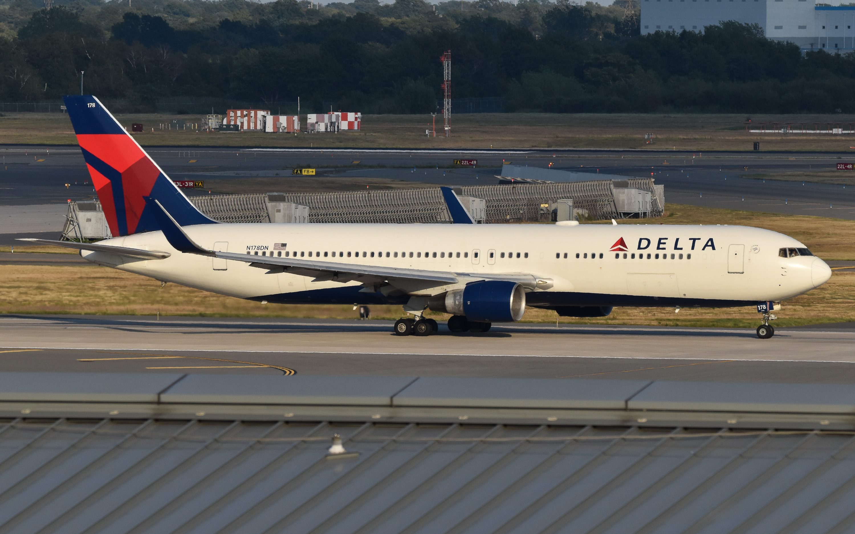 Full size: Delta Airlines Boeing 767-300ER N178DN at John F. Kennedy International Airport