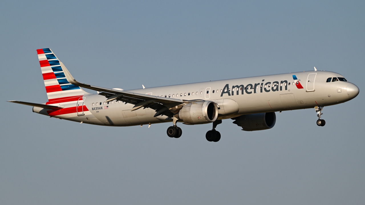 Full size: American Airlines Airbus A321NEO N439AN at Dallas-Fort Worth International Airport