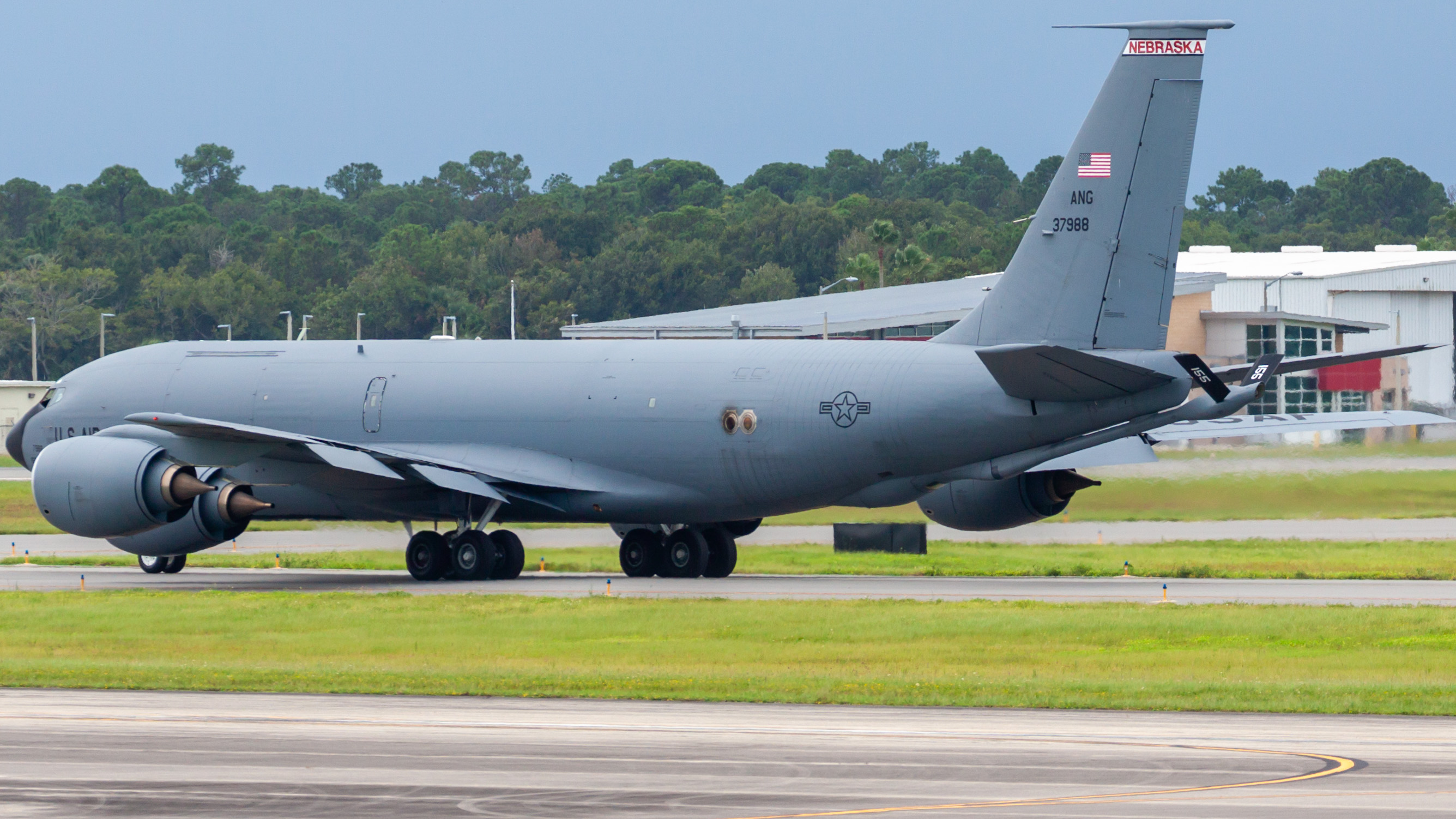 Full size: USAF - United States Air Force Boeing KC-135 Stratotanker 63-7988 at Daytona Beach International Airport