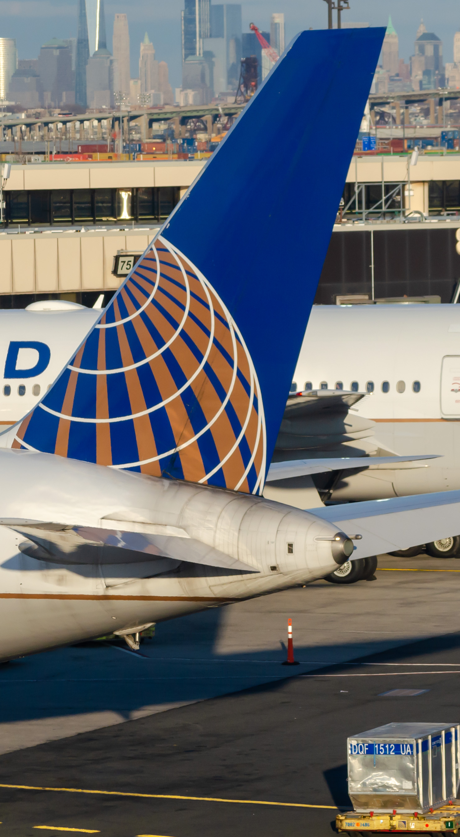 Full size: United Airlines Boeing 767-400ER N66057 at Newark Liberty International Airport