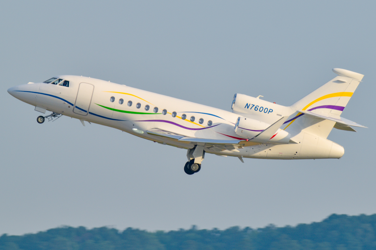 Full size: SAS Aviation Dassault Falcon 900EX N7600P at Raleigh-Durham International Airport