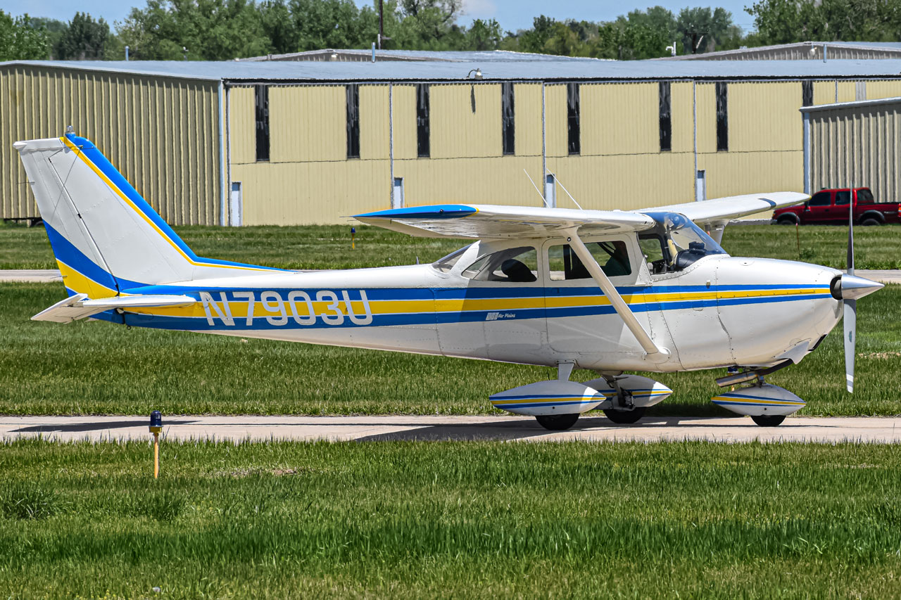 Full size: PRIVATE Cessna 172 N7903U at Vance Brand Airport