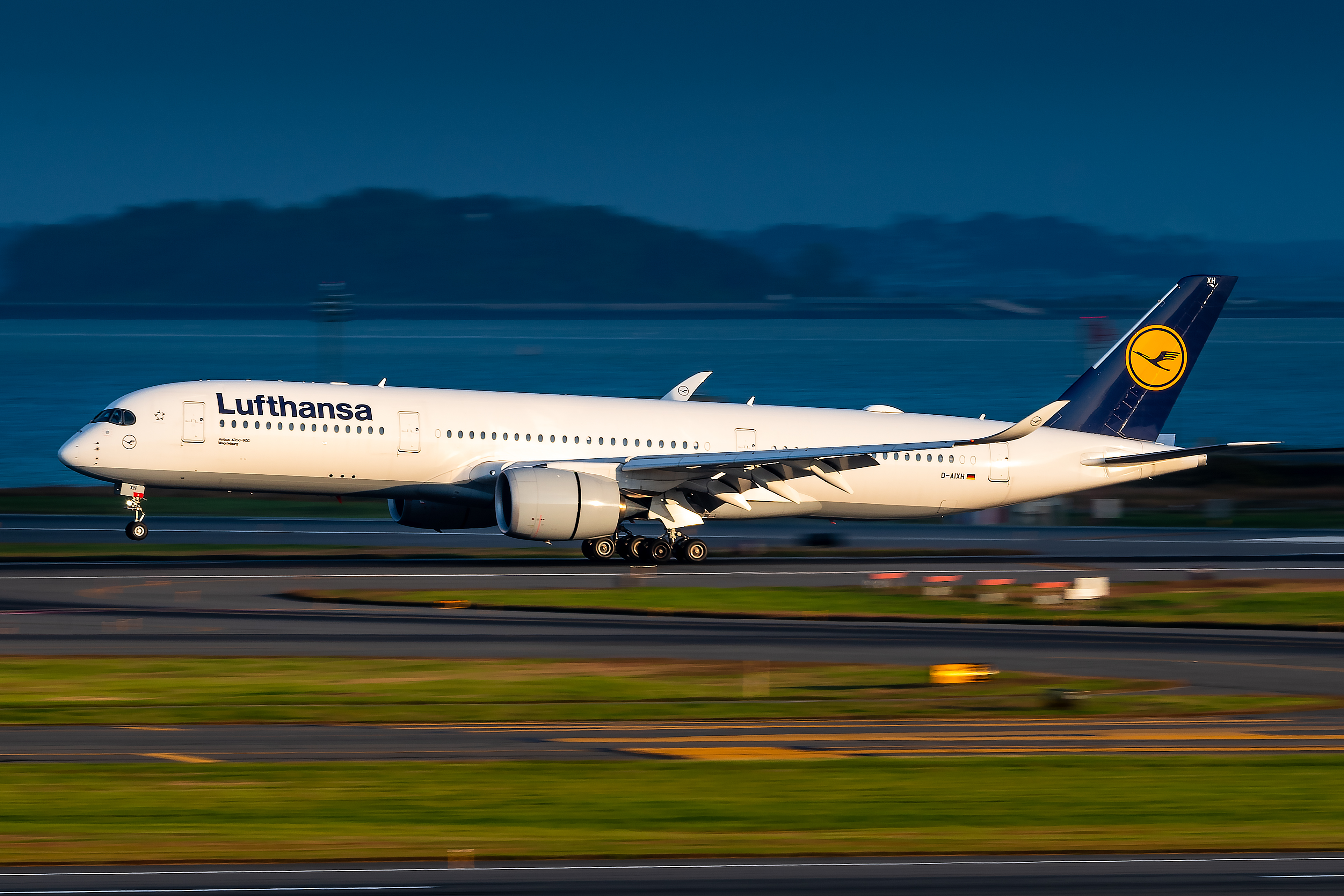 Full size: Lufthansa Airbus A350-900 D-AIXH at General Edward Lawrence Logan International Airport