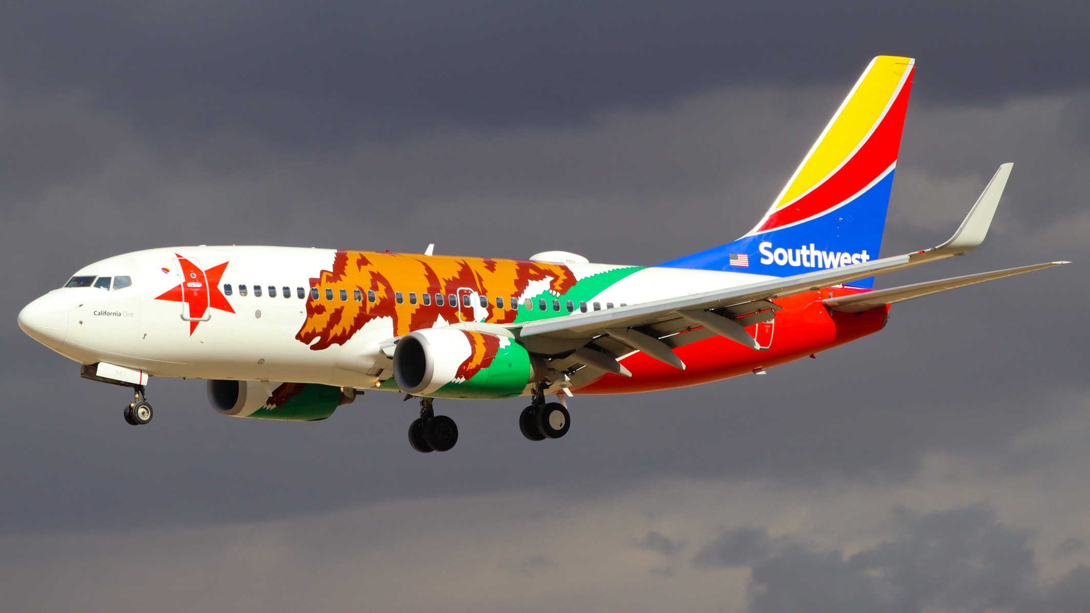 Full size: Southwest Airlines Boeing 737-700 N943WN at Harry Reid International Airport