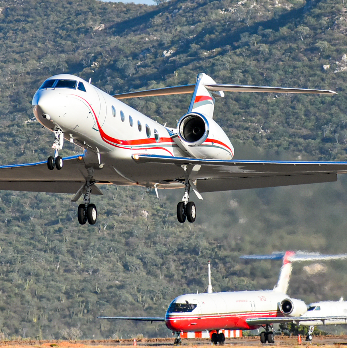 Full size: PRIVATE Gulfstream IV N24JR at Aeropuerto de Cabo San Lucas Internacional