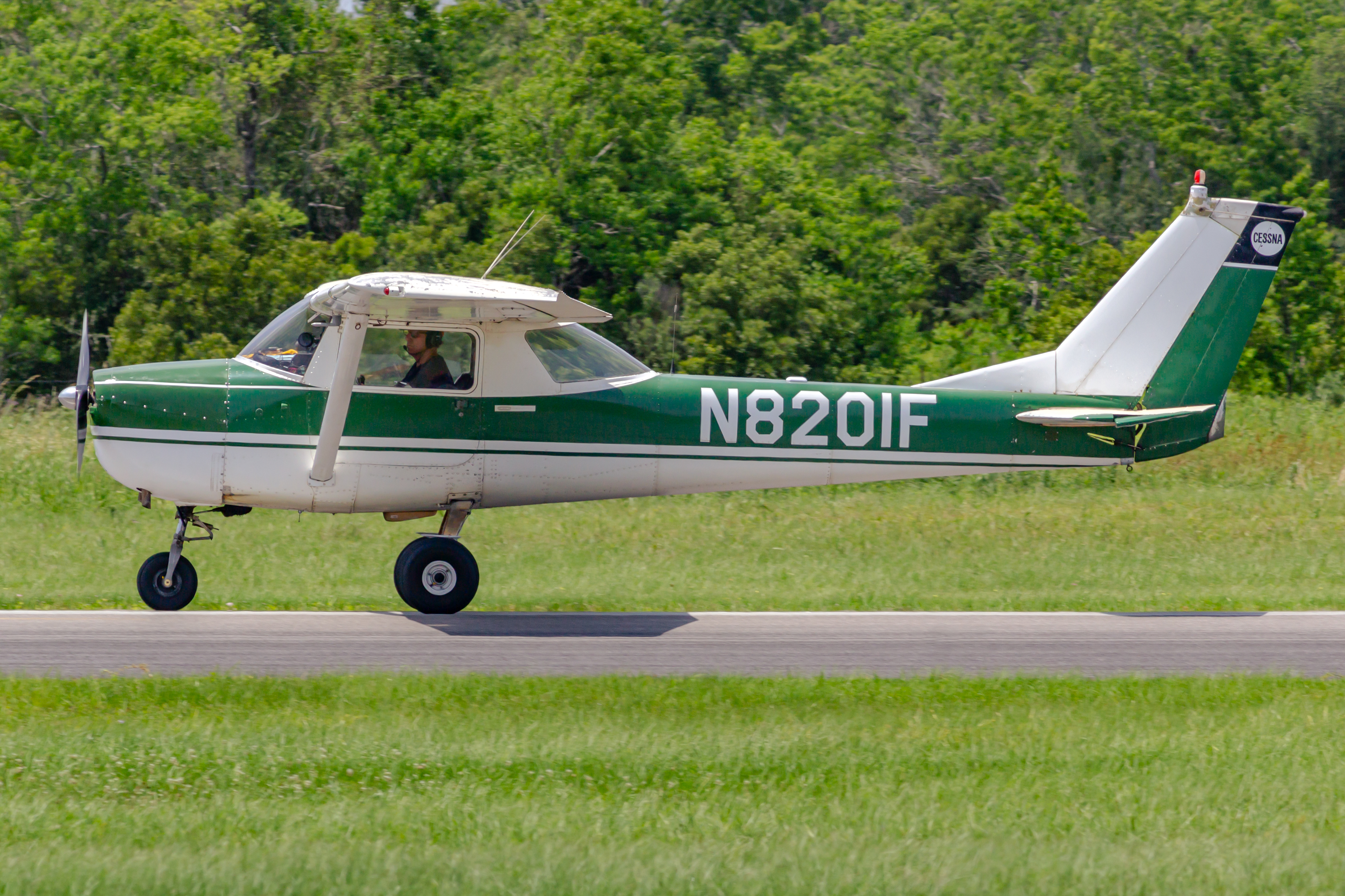 Full size: PRIVATE Cessna 150 N8201F at 
