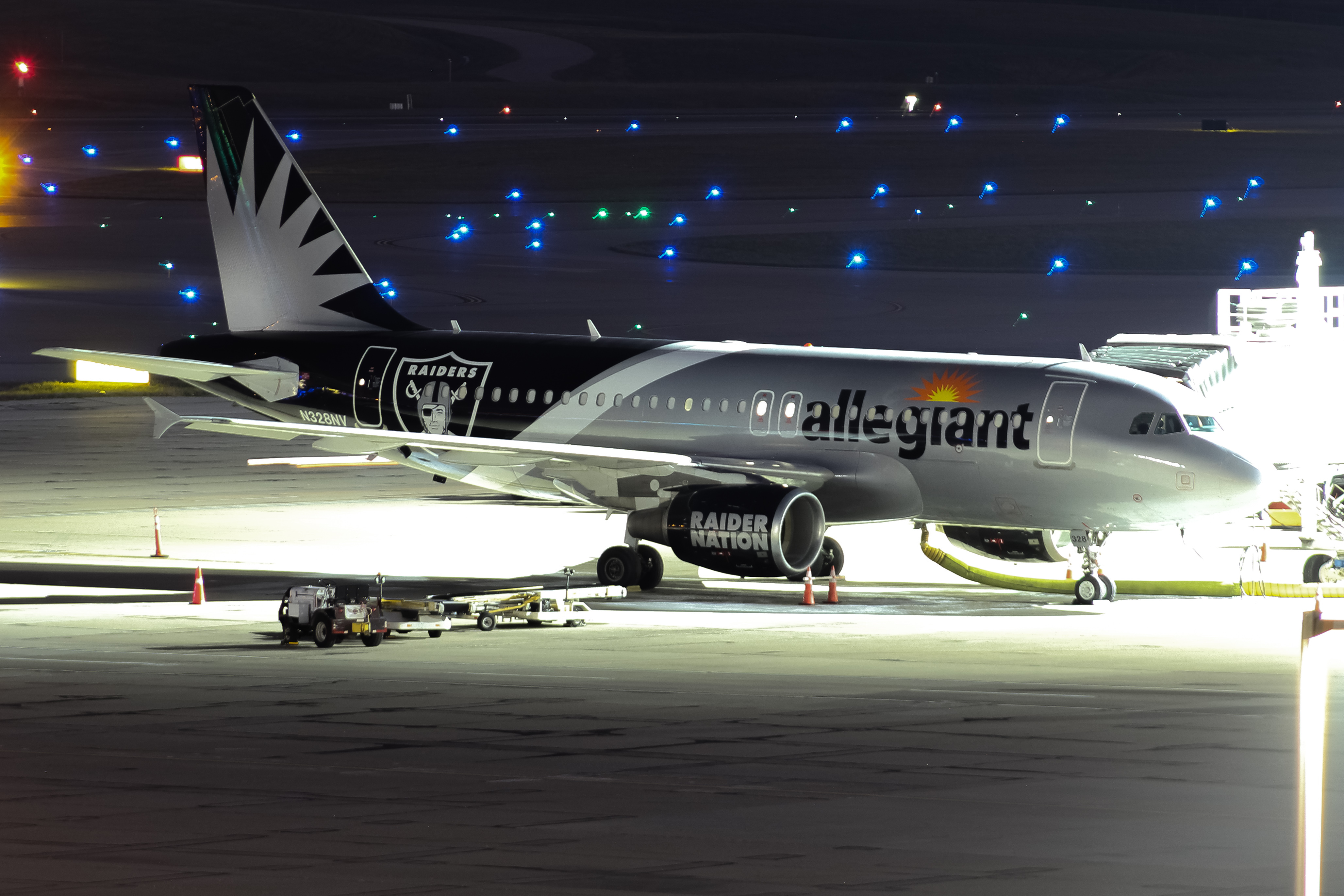 Full size: Allegiant Air Airbus A319 N328NV at Cincinnati/Northern Kentucky International Airport