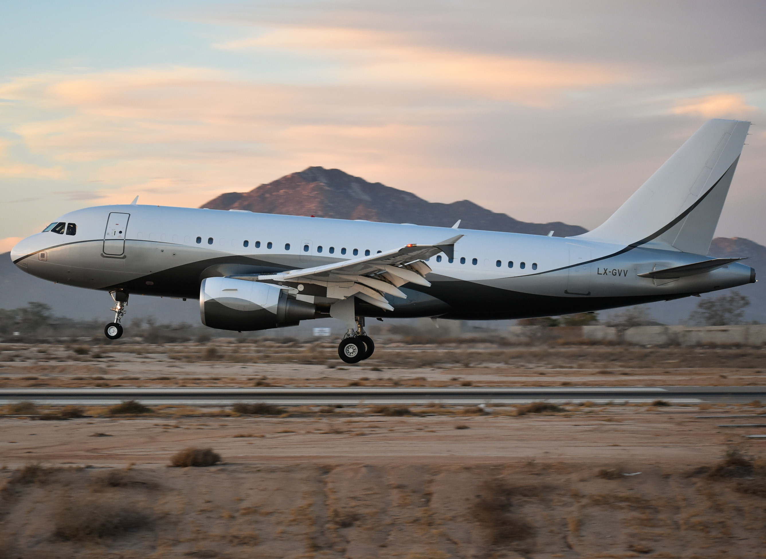 Full size: PRIVATE Airbus A319 LX-GVV at Aeropuerto de Cabo San Lucas Internacional