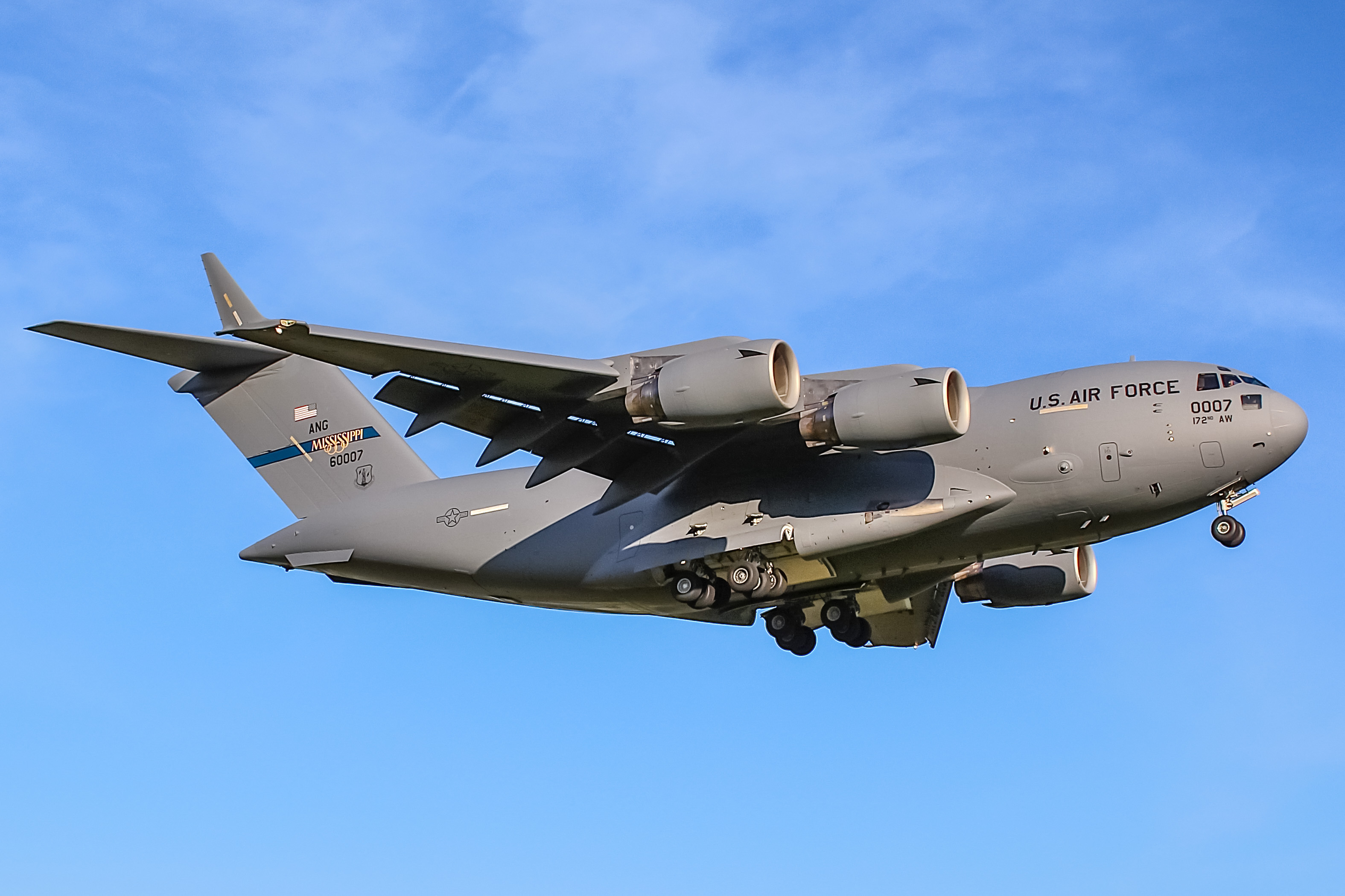 Full size: USAF - United States Air Force Boeing C-17 Globemaster III 96-0007 at Green Bay-Austin Straubel International Airport