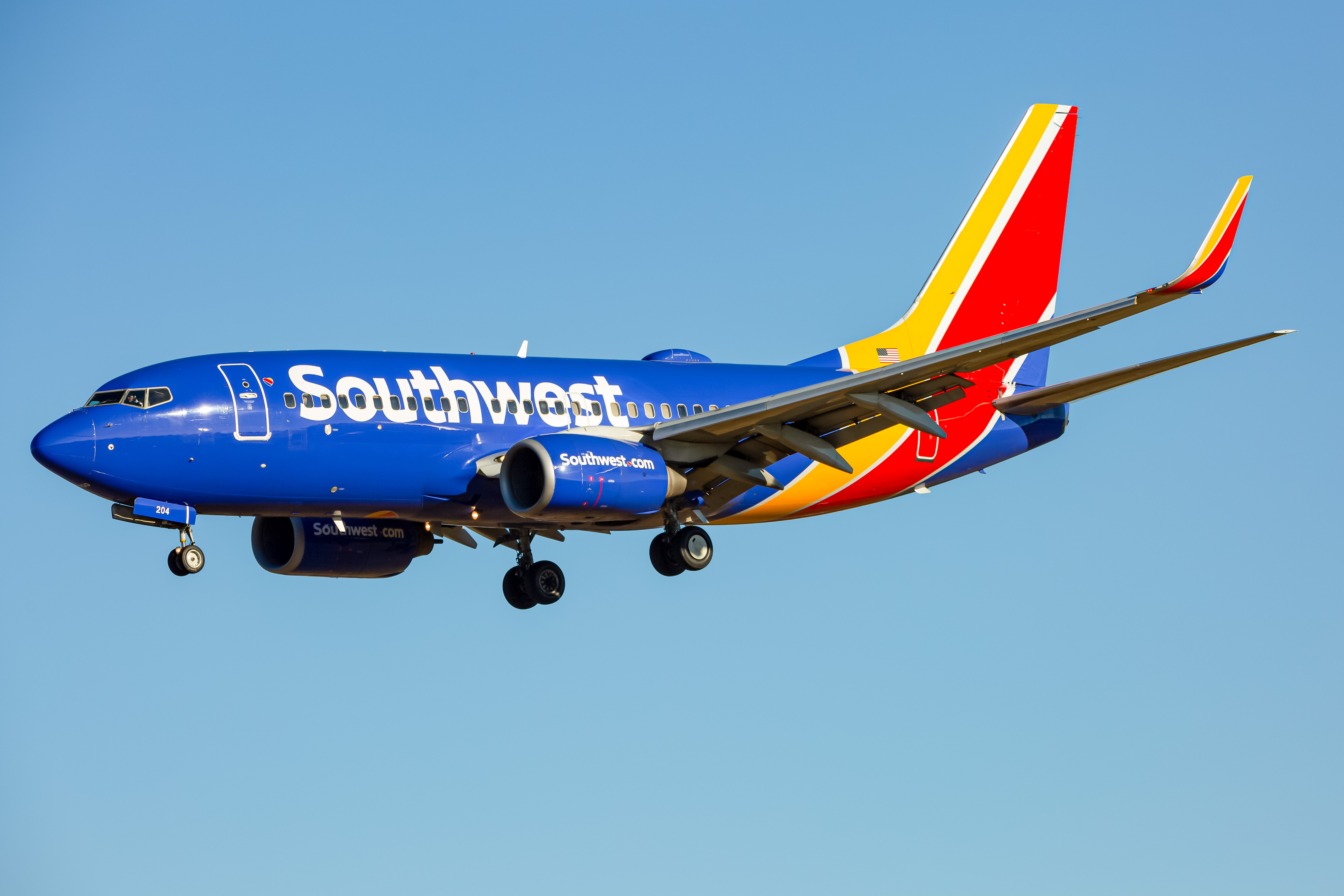 Full size: Southwest Airlines Boeing 737-700 N204WN at Baltimore/Washington International Thurgood Marshall Airport