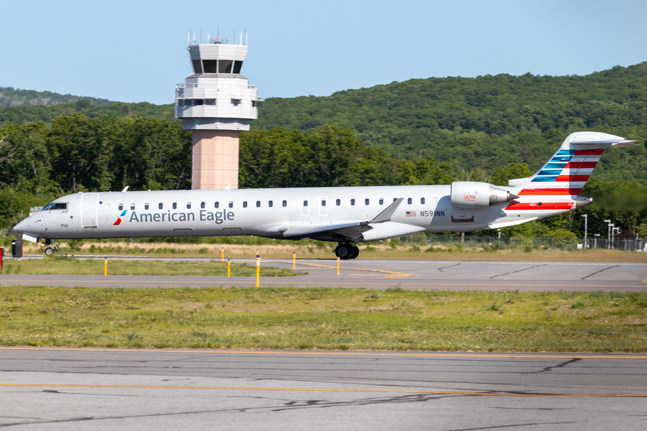 Full size: American Eagle Mitsubishi CRJ-900 N591NN at Avoca Wilkes-Barre/Scranton International Airport