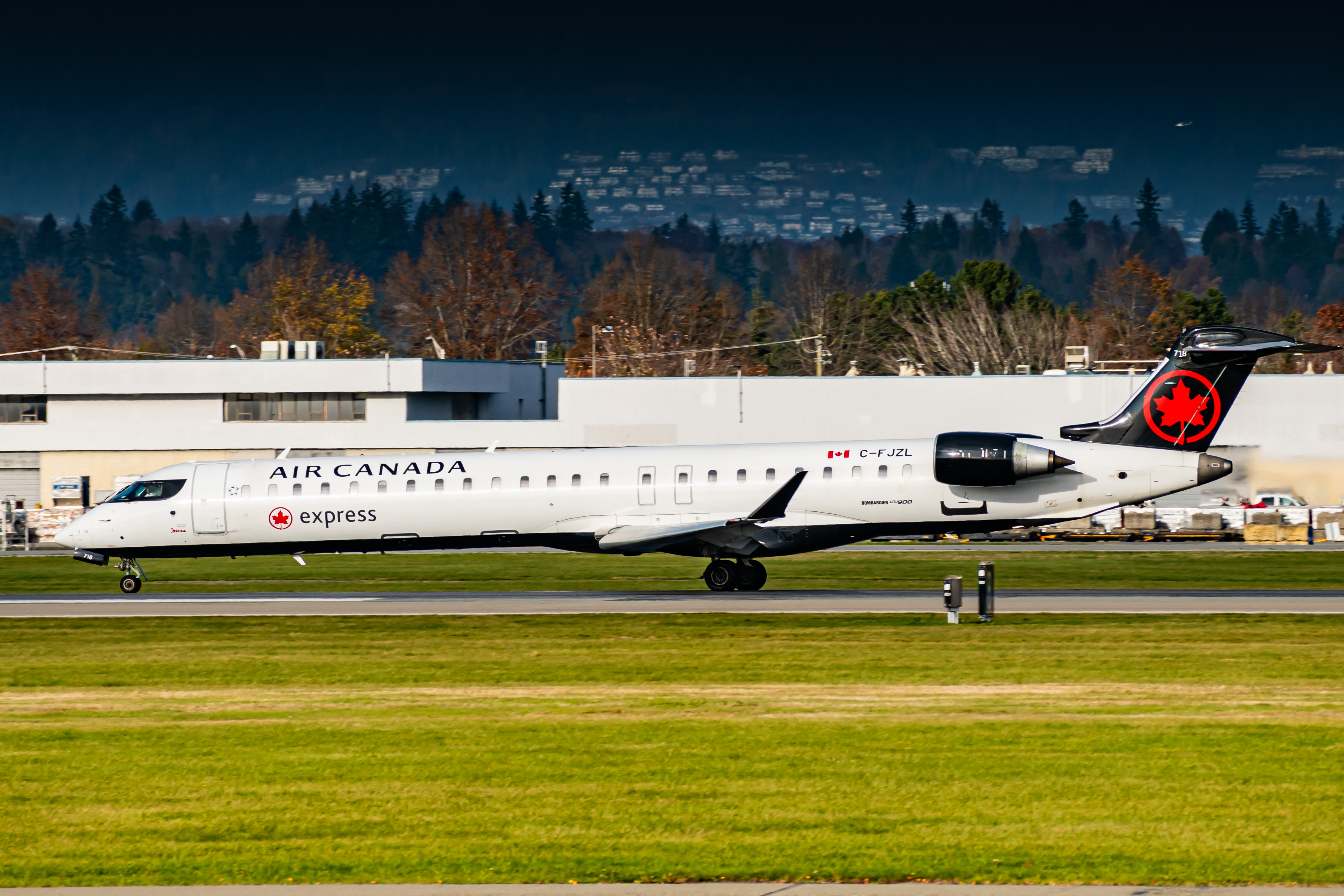 Full size: Air Canada Express Mitsubishi CRJ-900 C-FJZL at Vancouver International Airport