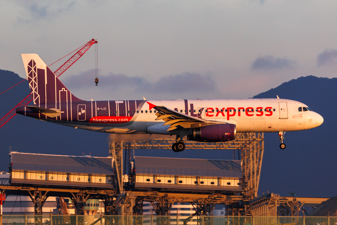 Full size: Hong Kong Express Airbus A320 B-LCI at Hong Kong International Airport