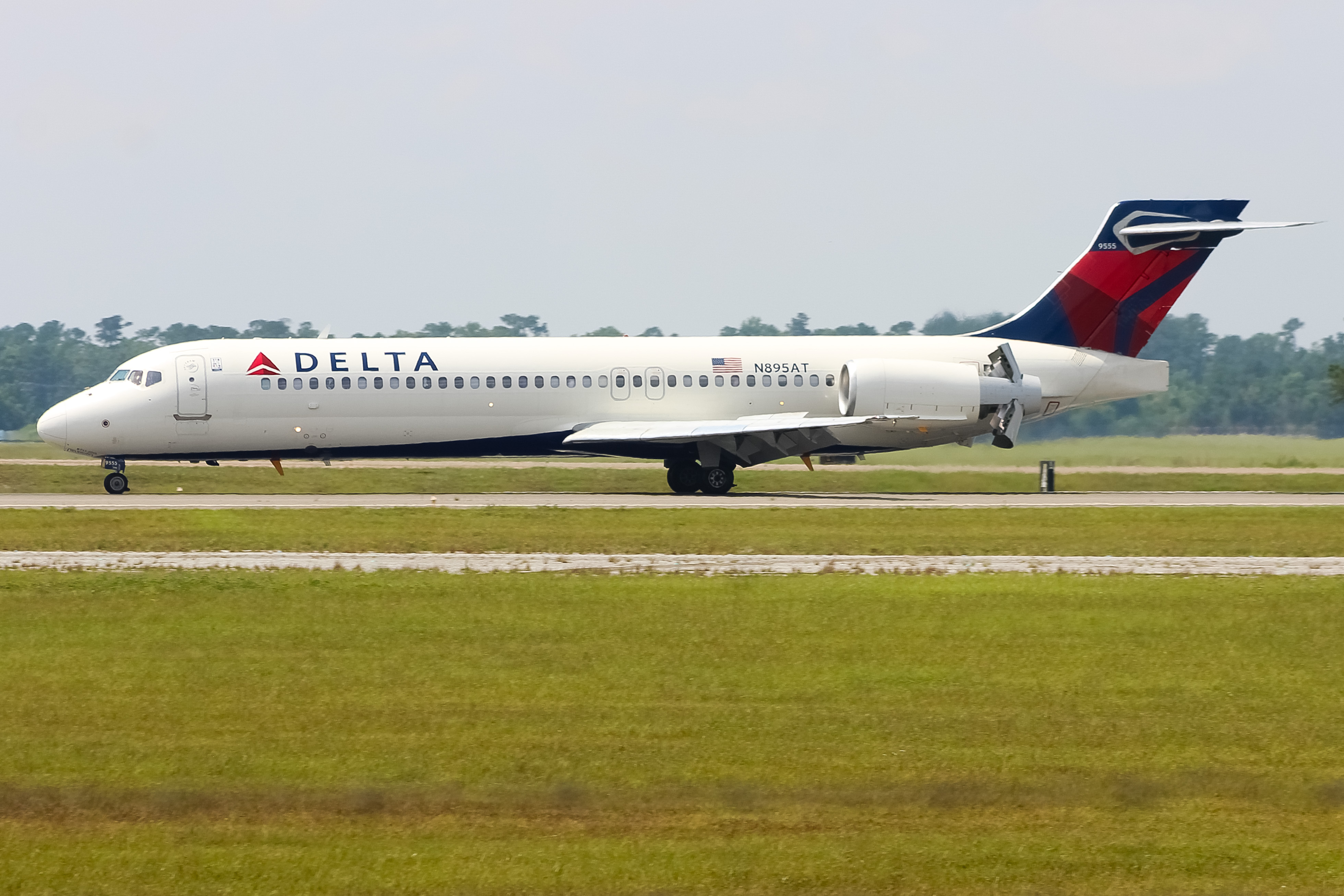 Full size: Delta Airlines Boeing 717-200 N895AT at Wilmington International Airport
