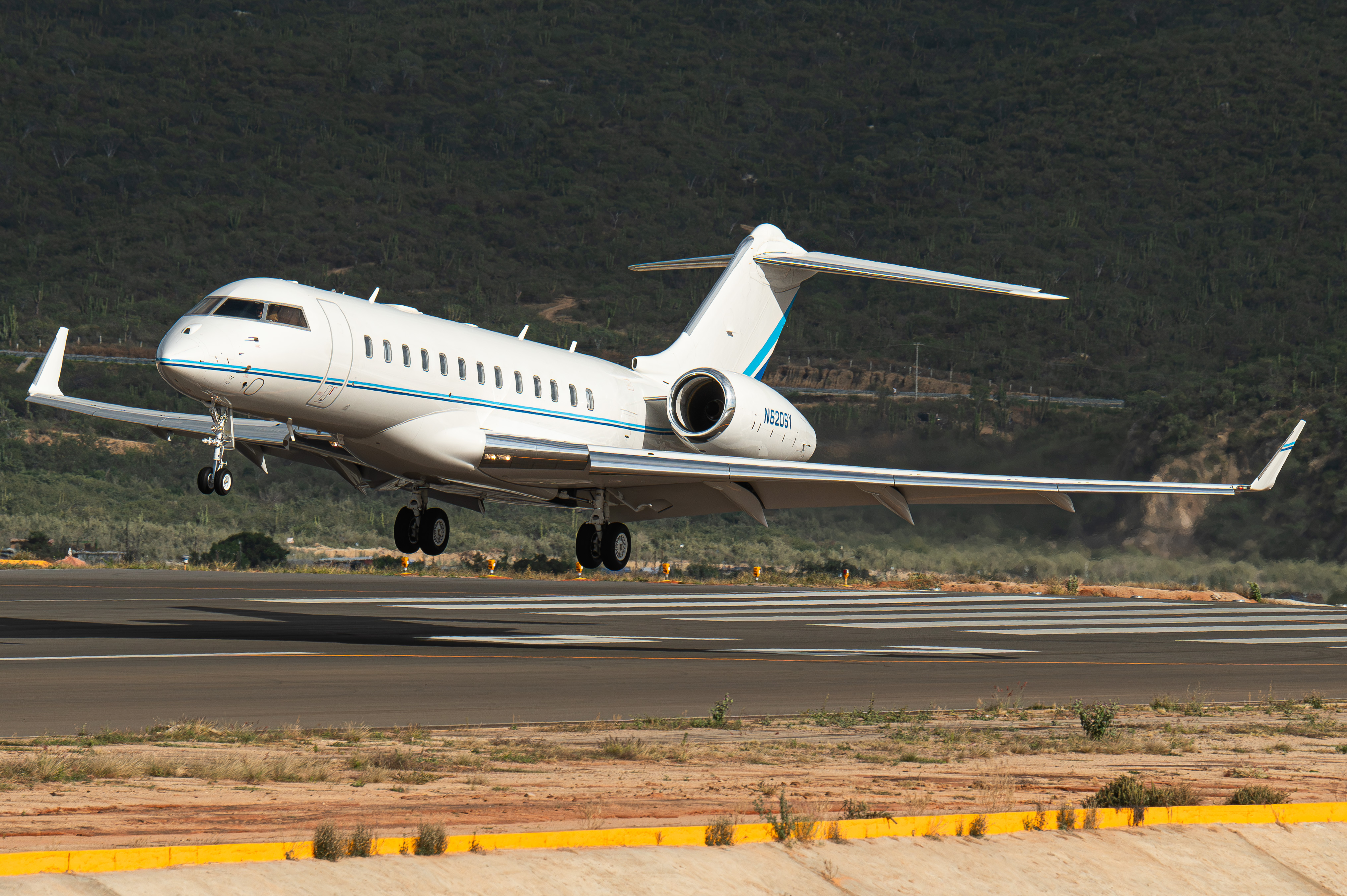 Full size: PRIVATE Bombardier Global 6000 N620SY at Aeropuerto de Cabo San Lucas Internacional