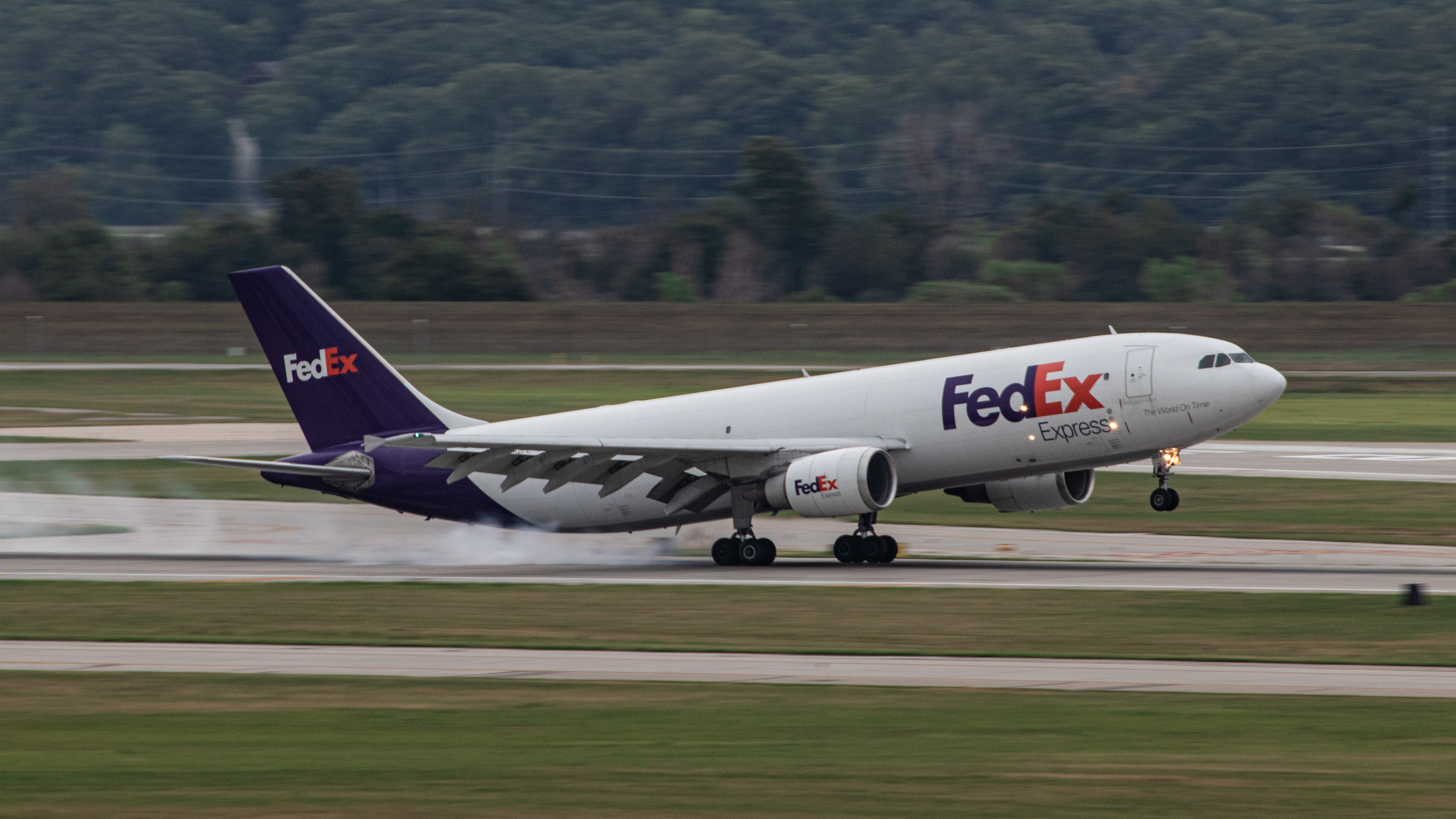 Full size: FedEx Airbus A300F-600 N662FE at Omaha Eppley Airfield